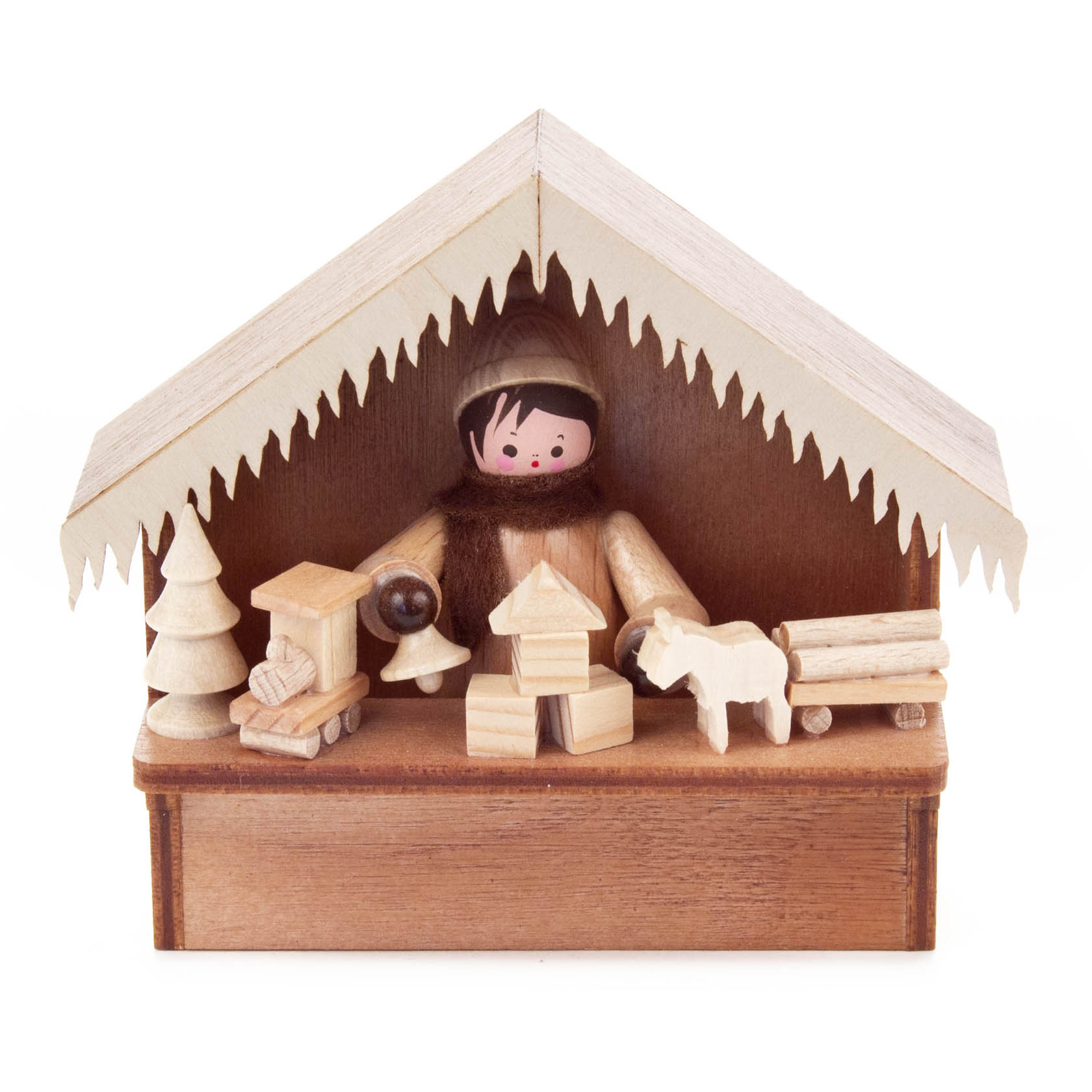 Spielwarenstand mit Holzwaren: Holzfigur des Verkäufers, kleiner Hund, Zug, Pyramide und Dekobaum unter einem Holzdach. im Dregeno Online Shop günstig kaufen