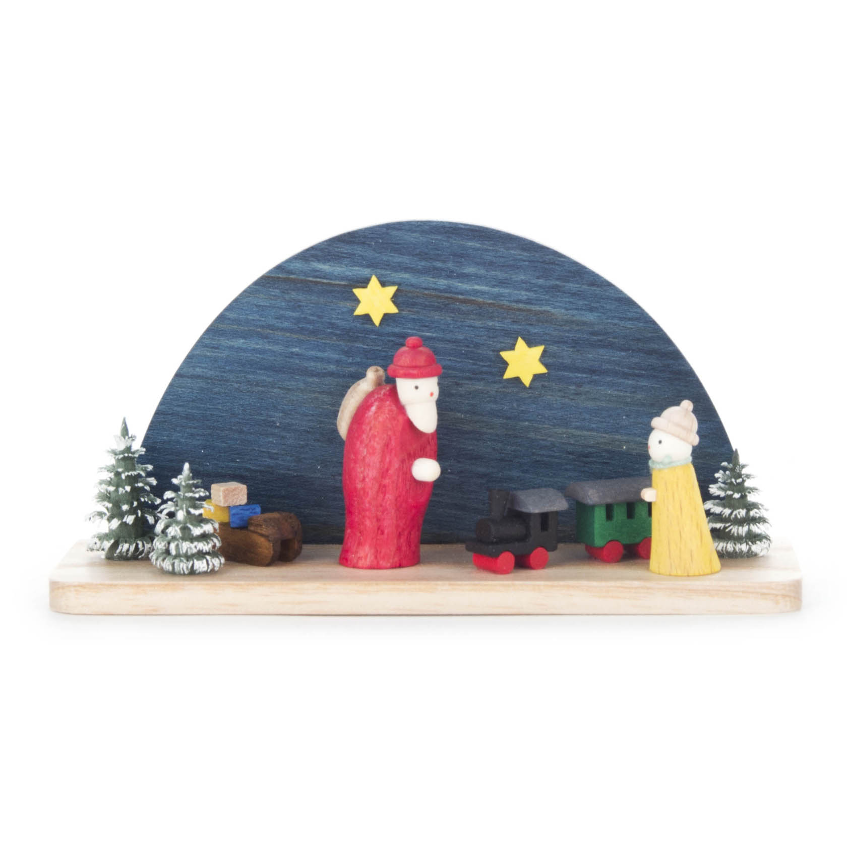 Holzminiatur mit Nikolaus in Rot und Person in Gelb, die eine Spielzeuglokomotive betrachten, umgeben von kleinen schneebedeckten Tannenbäumen vor einem blauen Hintergrund mit gelben Sternen. im Dregeno Online Shop günstig kaufen