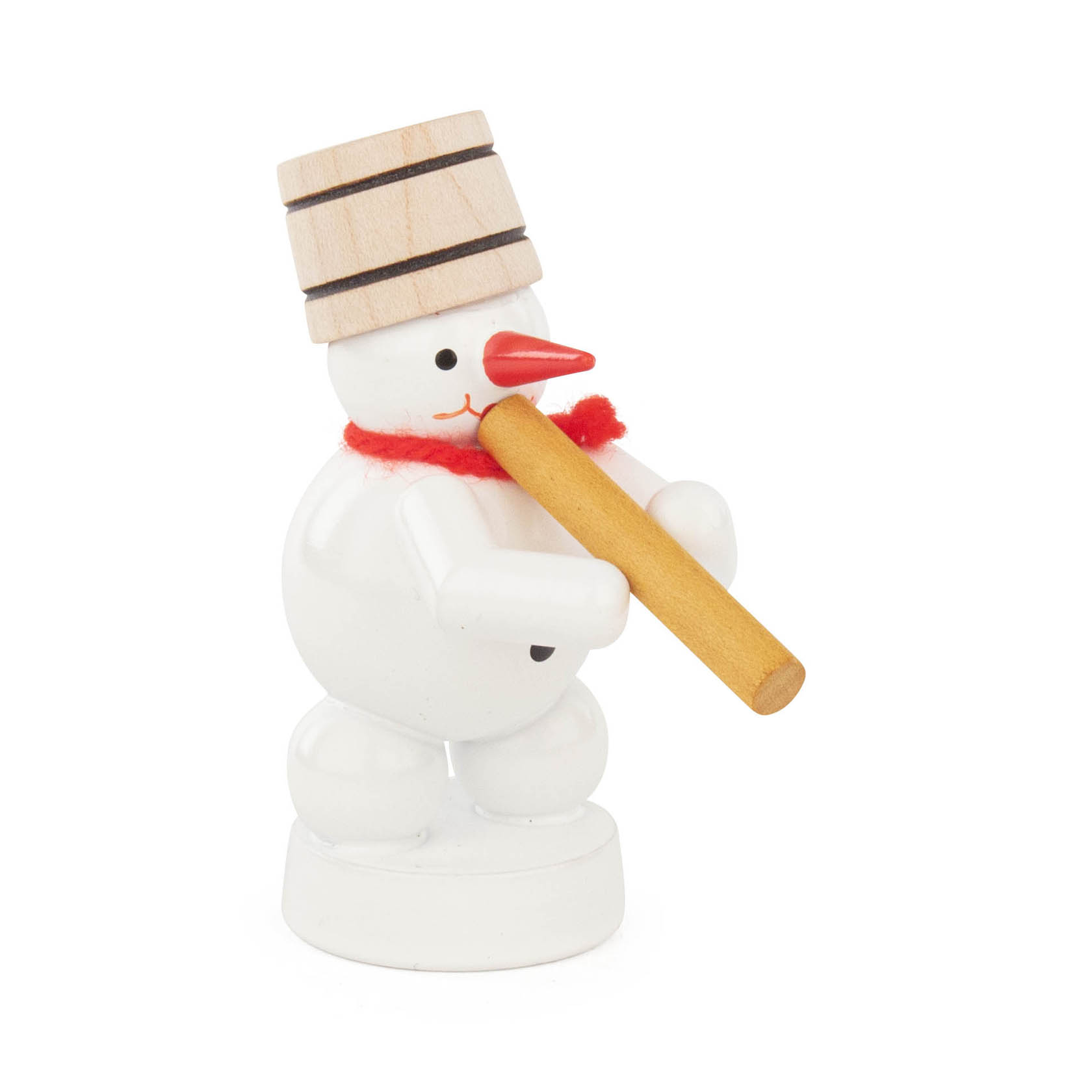 Ein kleiner Schneemann mit roter Karottennase, rotem Schal und rundem Holzfäßchen als Hut, hält ein Didgeridoo vor seinem Mund. im Dregeno Online Shop günstig kaufen