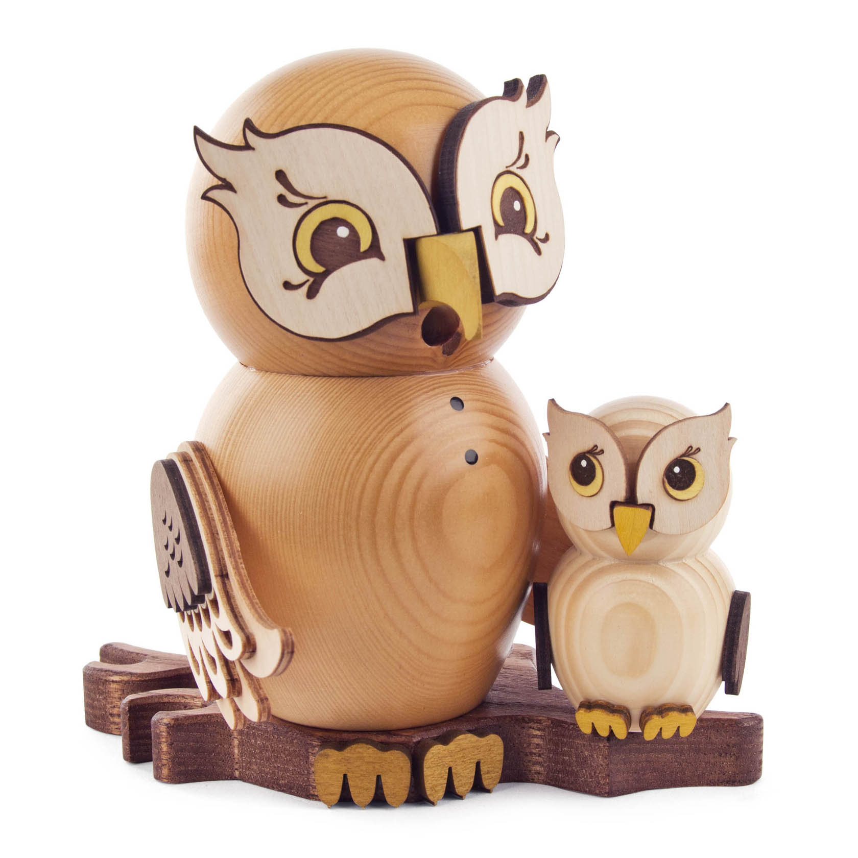 Holzeule mit ausgestanzten Augen und Schnabel, daneben eine kleinere Eule, auf einem Holzsockel stehend. im Dregeno Online Shop günstig kaufen