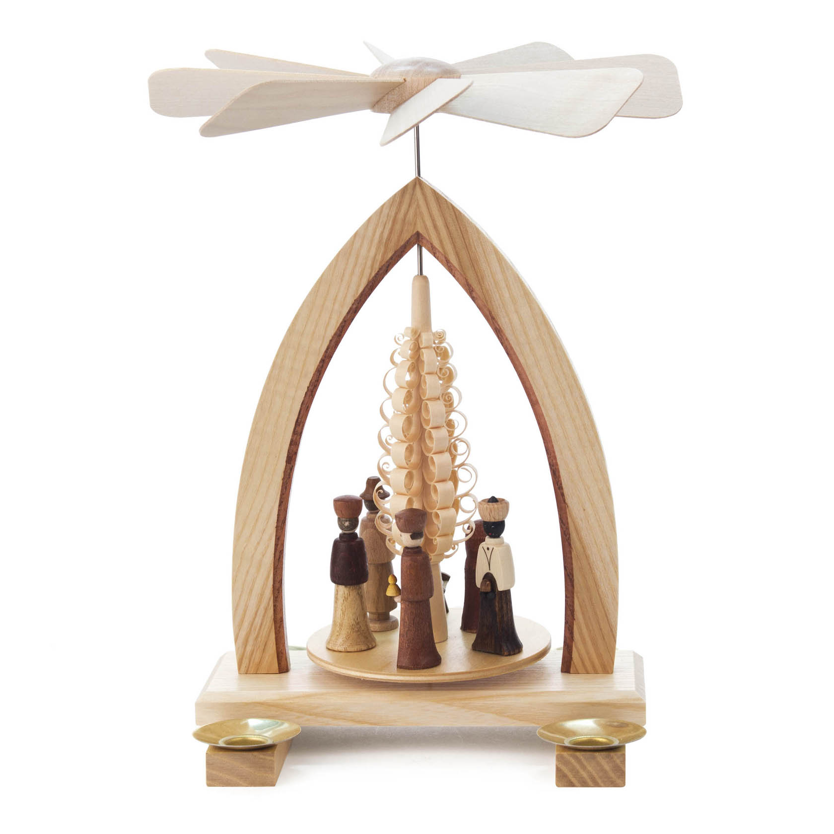 Holzpyramide mit der Darstellung der Geburt Christi. Figuren aus Holz sind unter einem schützenden Bogen angeordnet, oben ein Flügelrad.