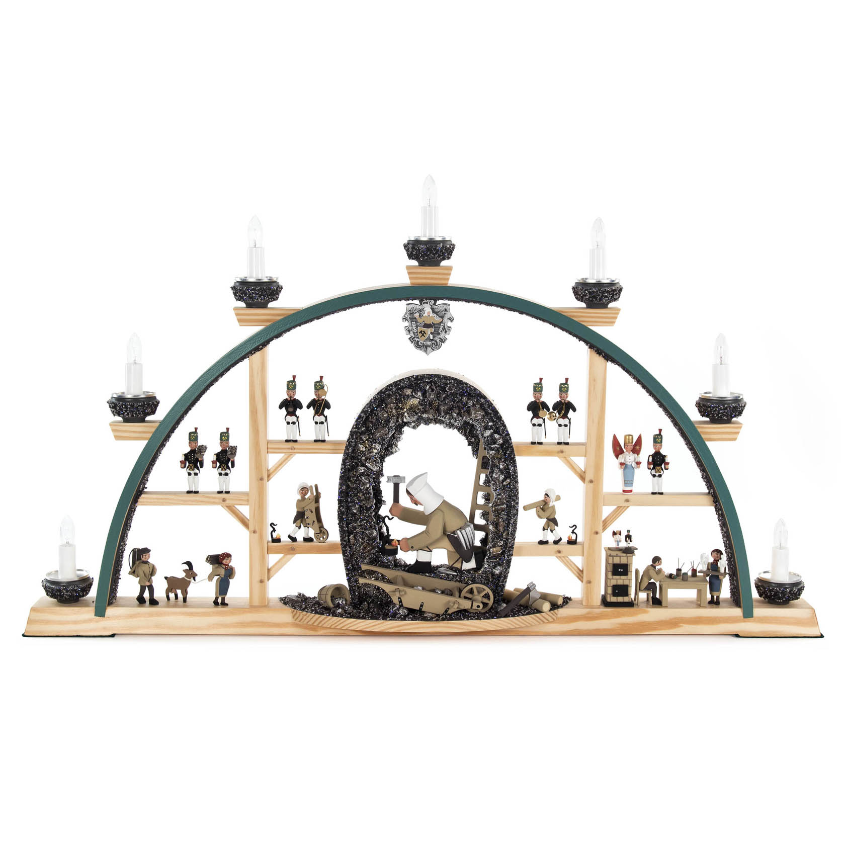 Elektrisch beleuchteter Schwibbogen mit Seiffener Hauer und traditionellen Erzgebirgsfiguren, darunter Bergleute und Bergmannswerkzeuge. im Dregeno Online Shop günstig kaufen