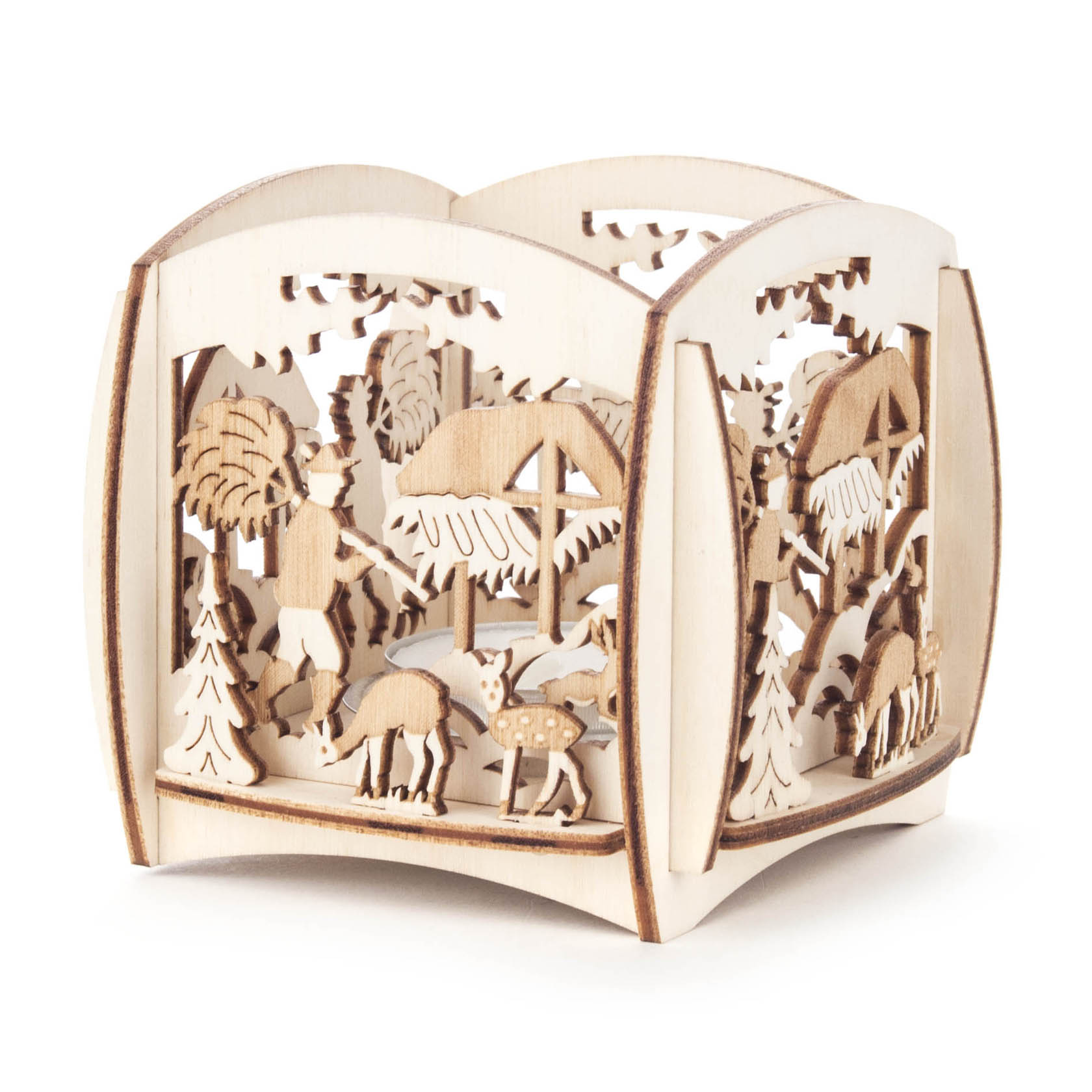 Holz-Teelichthalter mit filigranem, mehrschichtigen Wald- und Tiermotiv, inklusive Rehen und Bäumen, in natürlicher Holzfarbe. im Dregeno Online Shop günstig kaufen