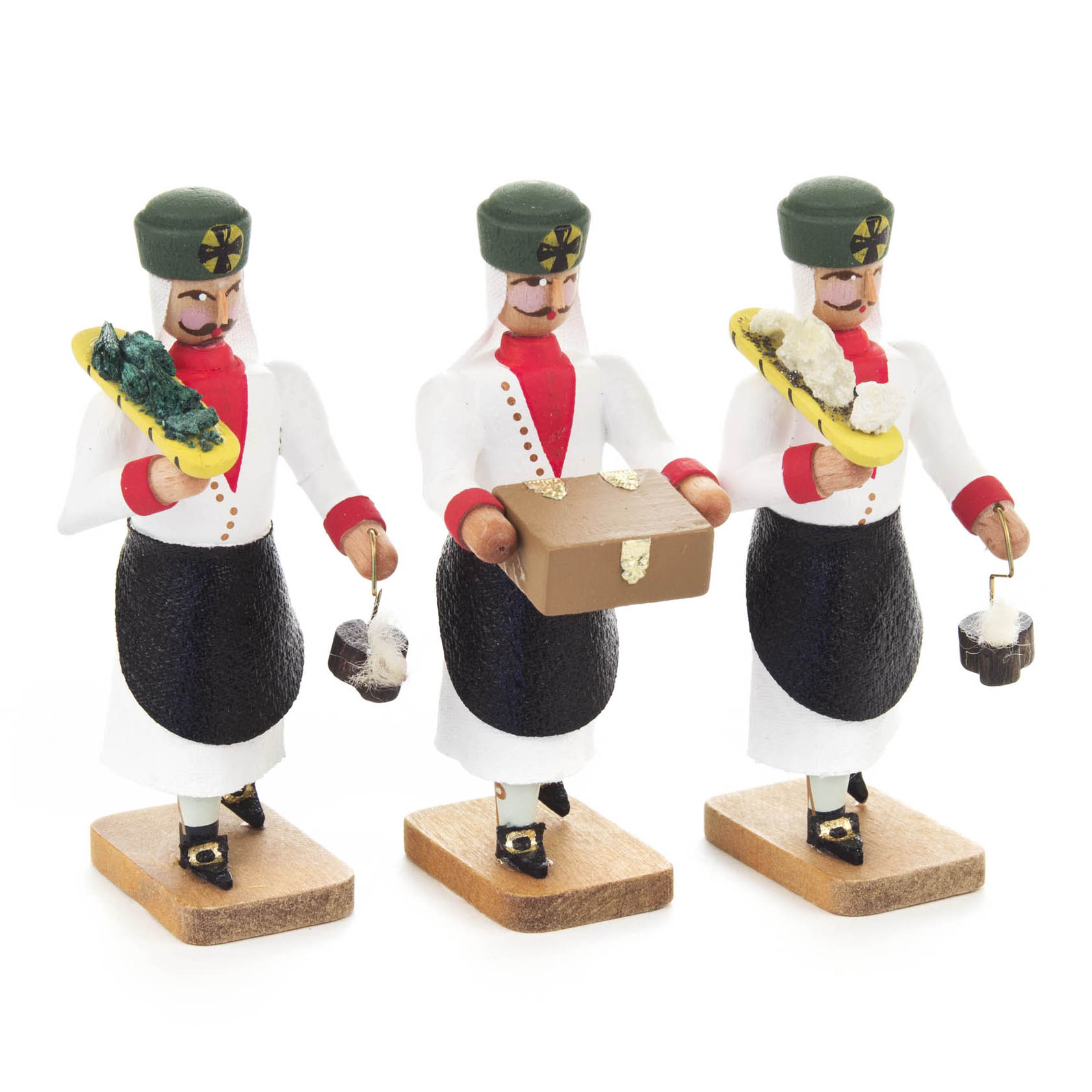 Drei barocke Holzfiguren von Bergleuten. Eine Figur hält eine Waage, die anderen zwei Tröge mit Erzproben. Sie tragen traditionelle Bergmannsuniformen. im Dregeno Online Shop günstig kaufen