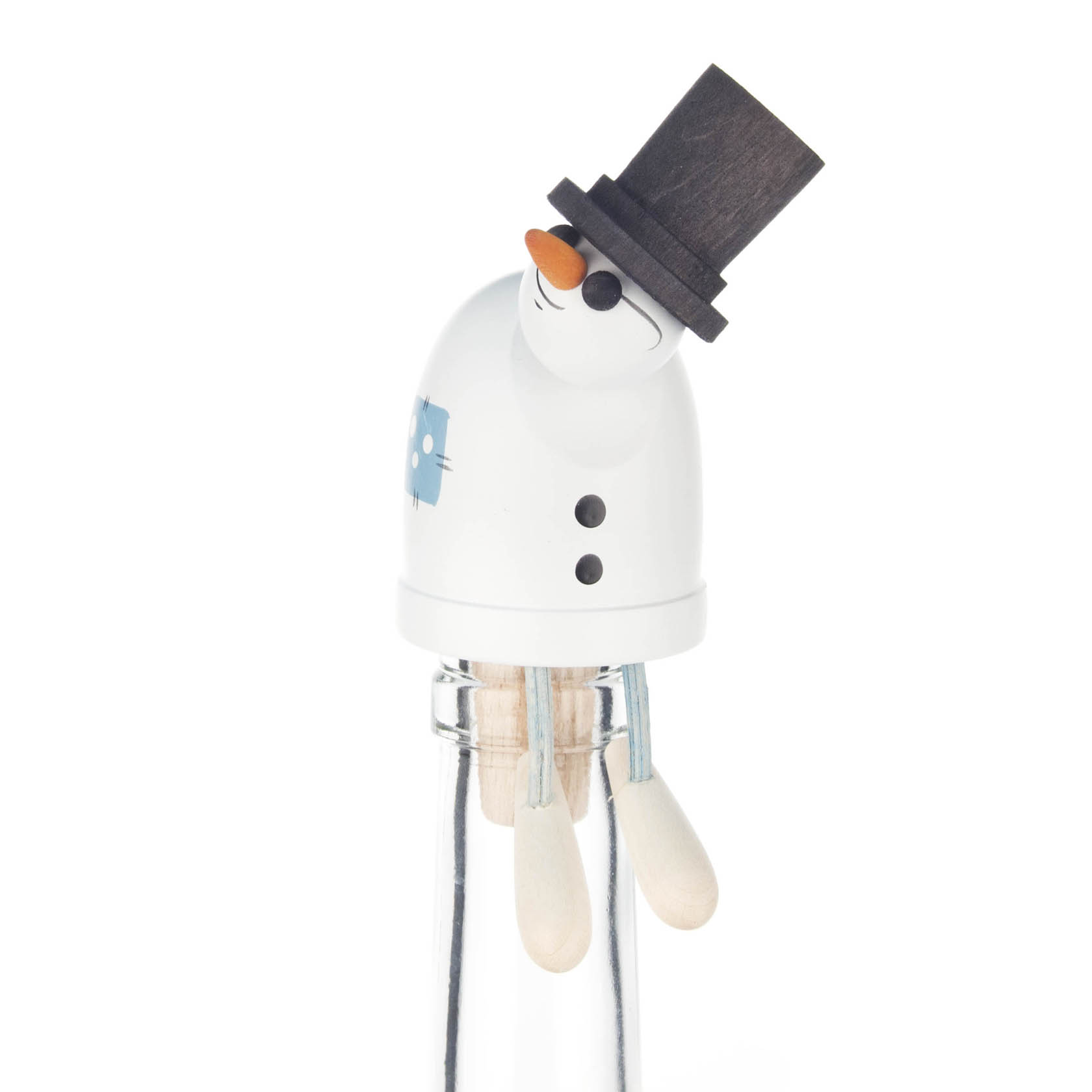 Ein Flaschengeist in Form eines Schneemanns mit schwarzem Zylinderhut und oranger Nase sitzt auf einer Glasflasche. Er hat schwarze Augen und trägt einen schwarzen Knopf. im Dregeno Online Shop günstig kaufen