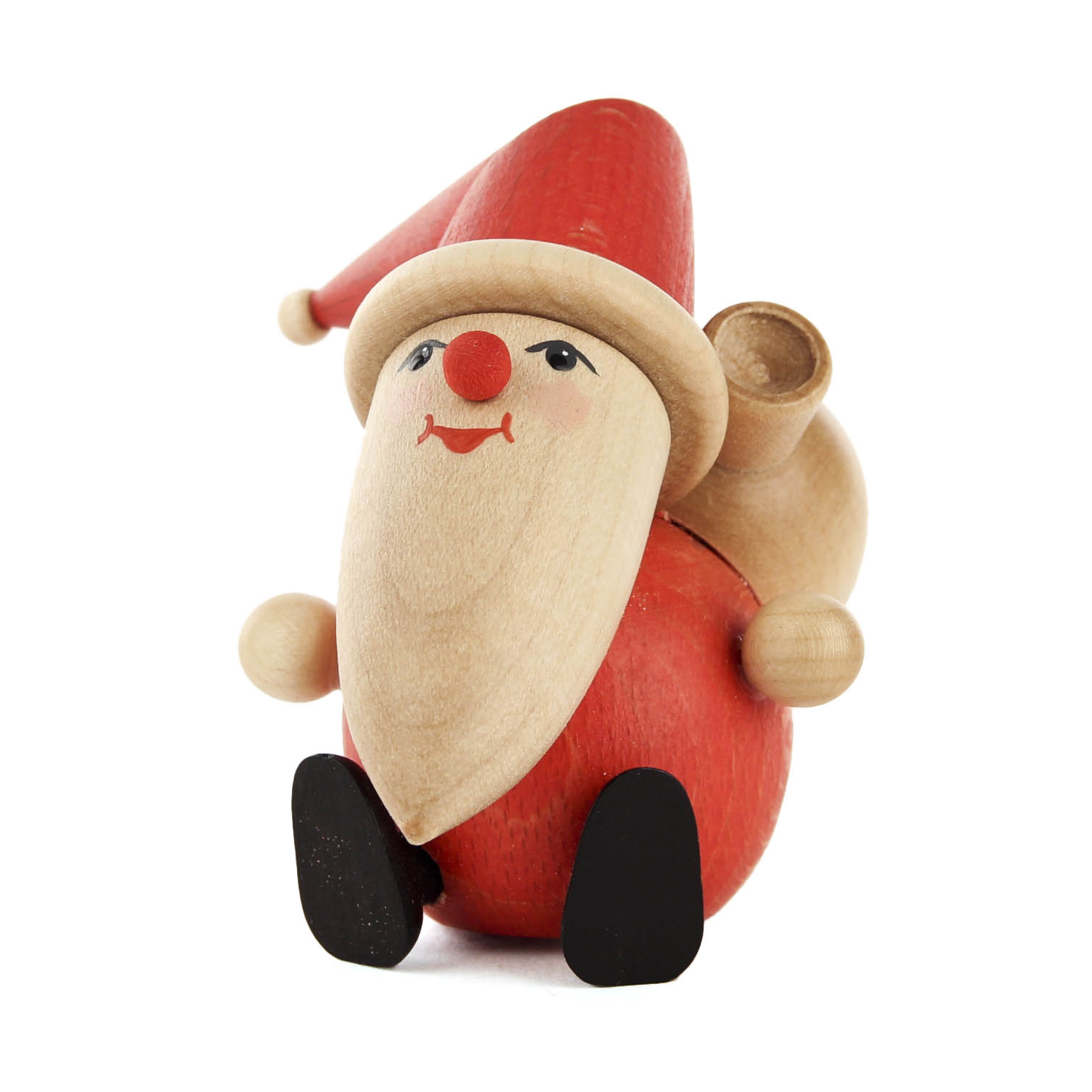 Holzfigur eines sitzenden Weihnachtsmanns mit rotem Mantel, schwarzem Schuhwerk und weißem Bart. Er trägt einen roten Weihnachtsmannhut und hat einen braunen Sack. im Dregeno Online Shop günstig kaufen