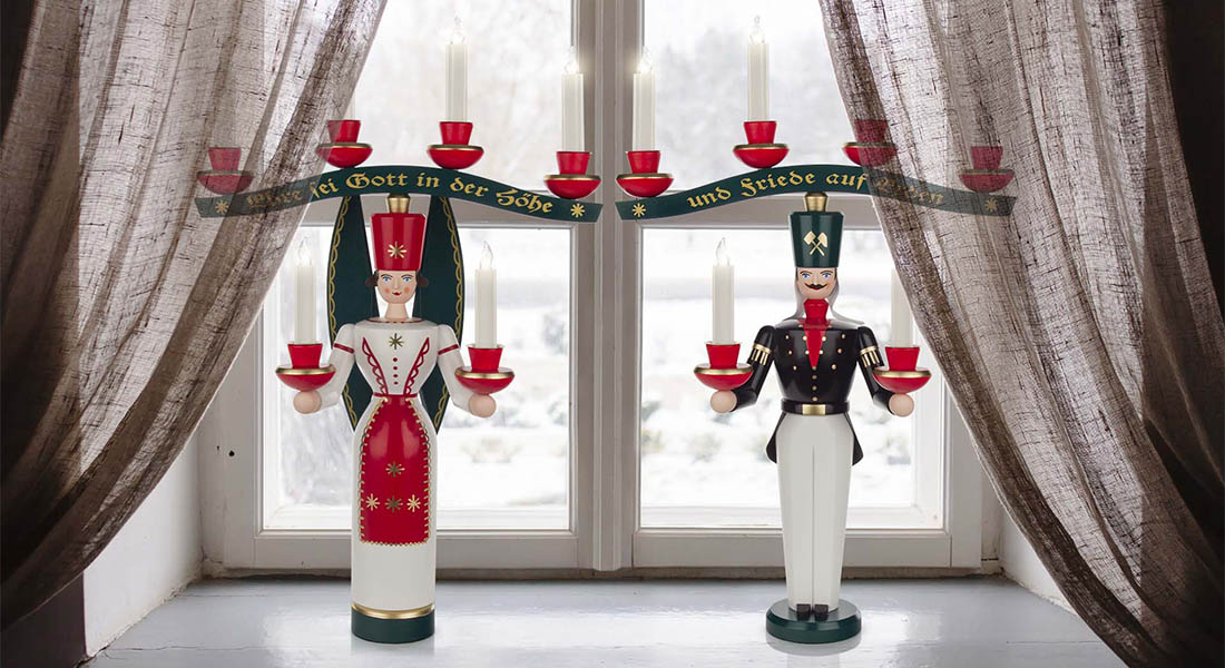 Erzgebirgische Engel- und Bergmann-Figuren aus Holz mit LED-Kerzen als stimmungsvolle Weihnachtsdekoration
