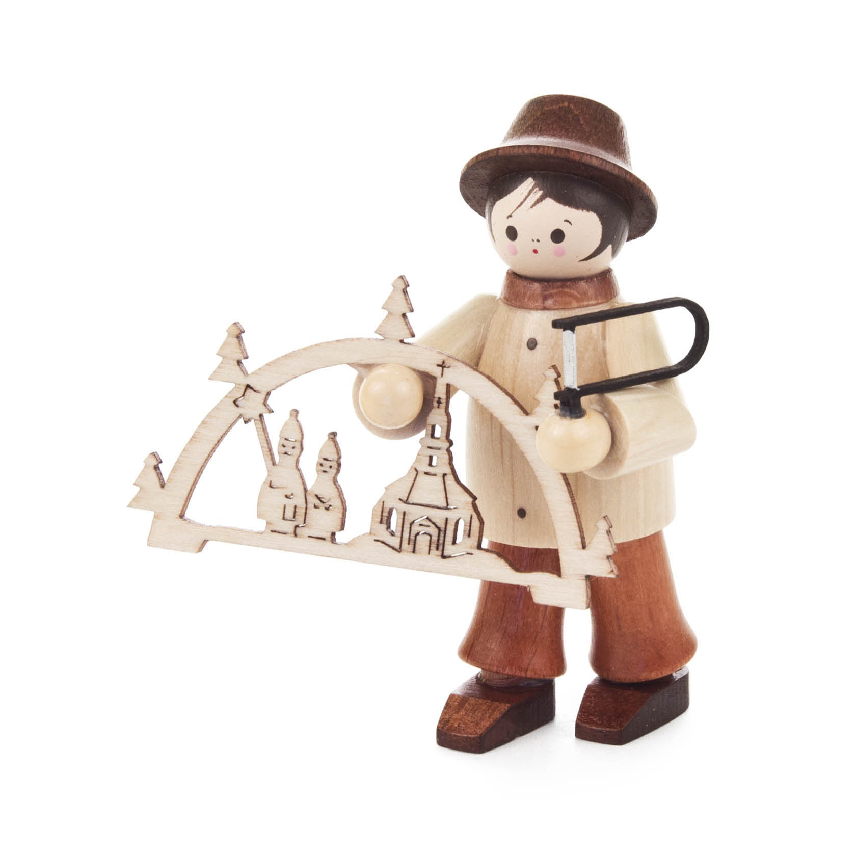 Wooden figure of a Schwibbogen trader holding an arch-shaped candle holder with a forest scene and a coping saw. im Dregeno Online Shop günstig kaufen