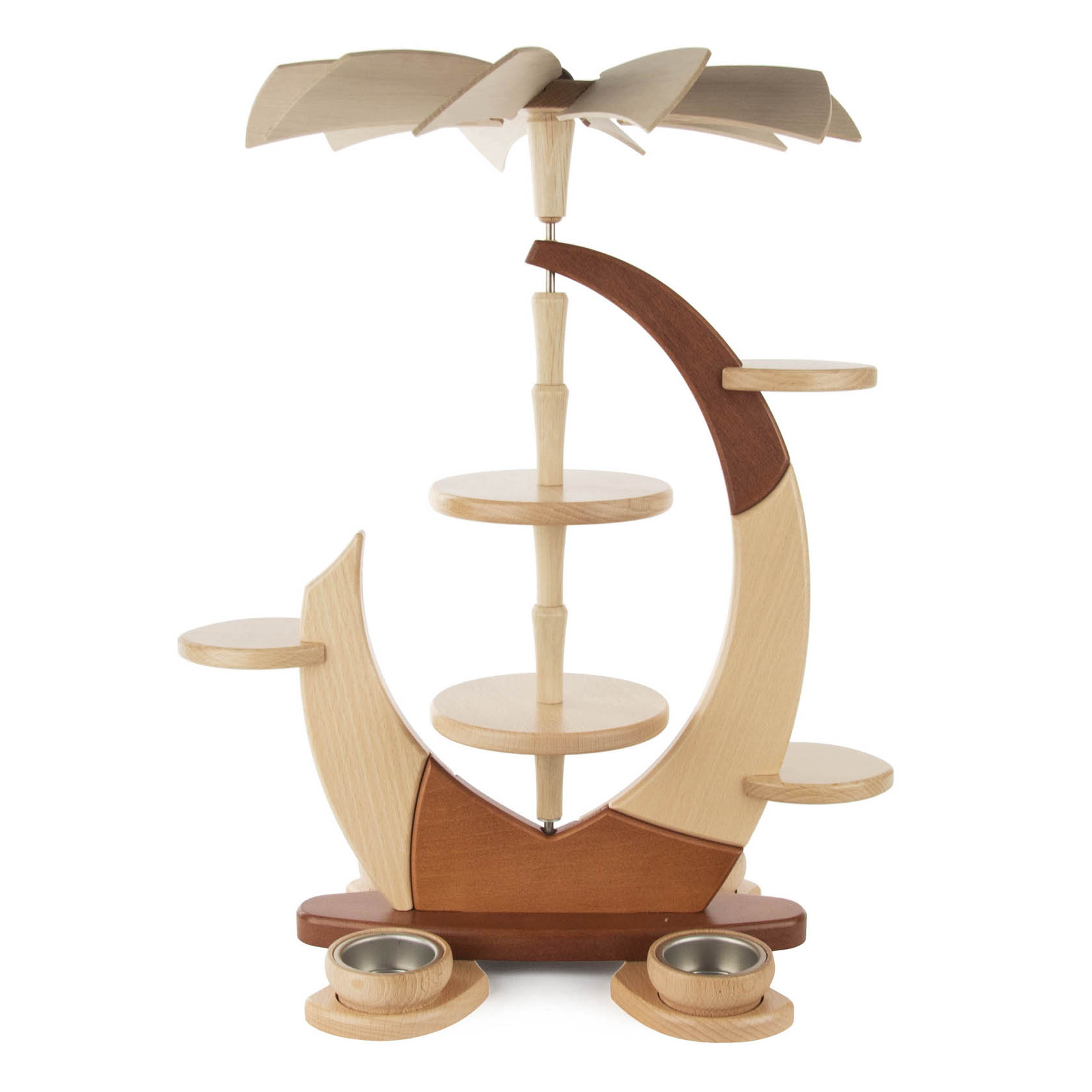 Holzpyramide in Segelform mit drei Etagen und Flügel am oberen Ende, geeignet für die Platzierung von Teelichtern in runden Halterungen. im Dregeno Online Shop günstig kaufen