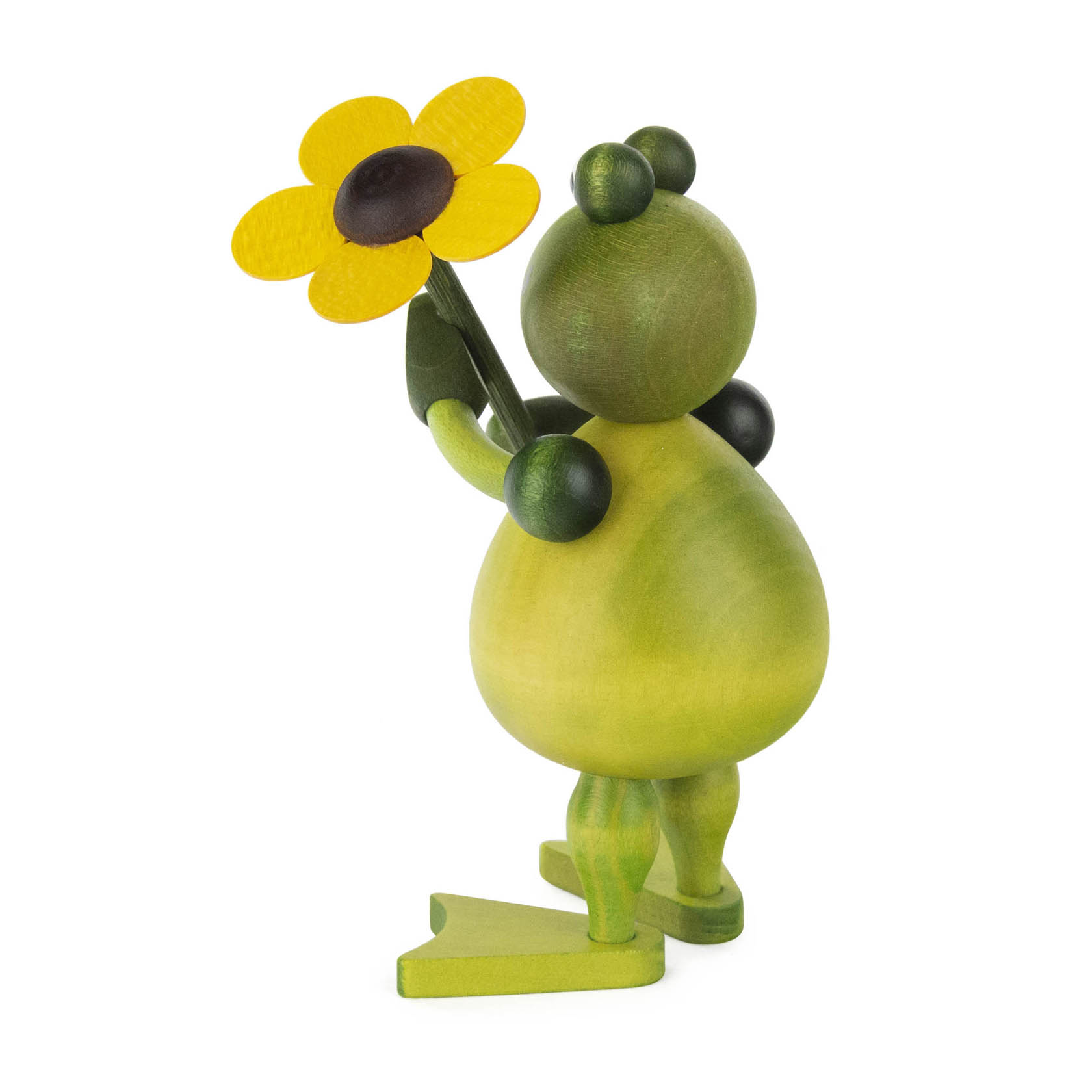 Holzfigur Frosch mit freundlichen gelb-grünen Farbverlauf hält eine gelbe Blume mit grünen Stiel. Der Frosch hat eine schmale Taille und paddelförmige Füße.