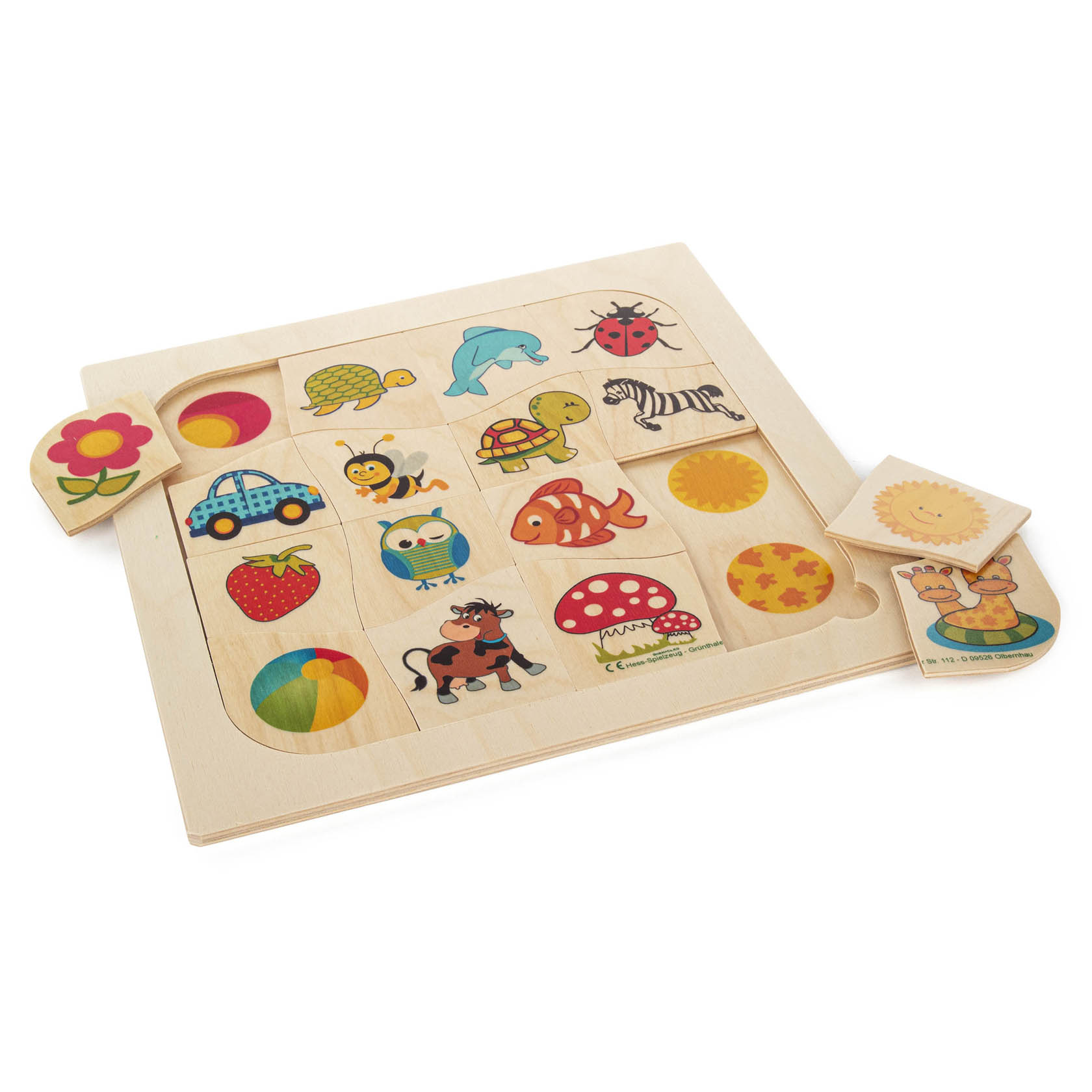 Holzpuzzle mit 16 Teilen, bestehend aus verschiedenen bunten Bildern wie Blumen, Tiere und Autos; zwei Puzzleteile sind zum Einsetzen bereit.