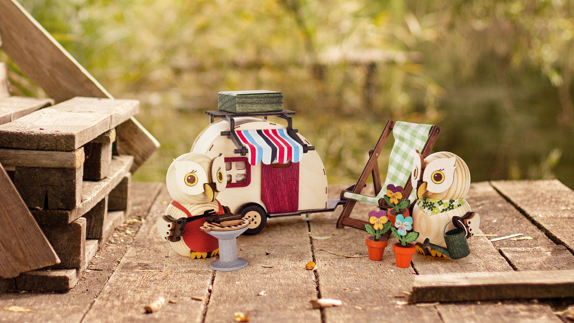 Mini-Eulen beim Camping