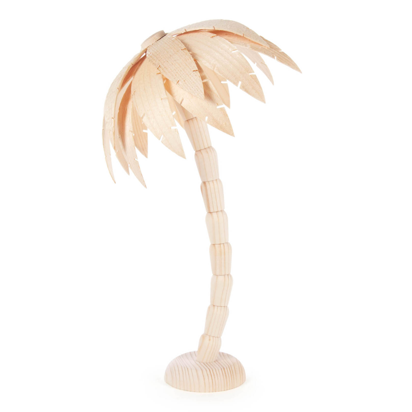 Eine 25 cm hohe naturfarbene Palme aus Holz mit gebogenem Stamm und detaillierten Blättern. Sie steht auf einem runden, strukturierten Sockel. im Dregeno Online Shop günstig kaufen
