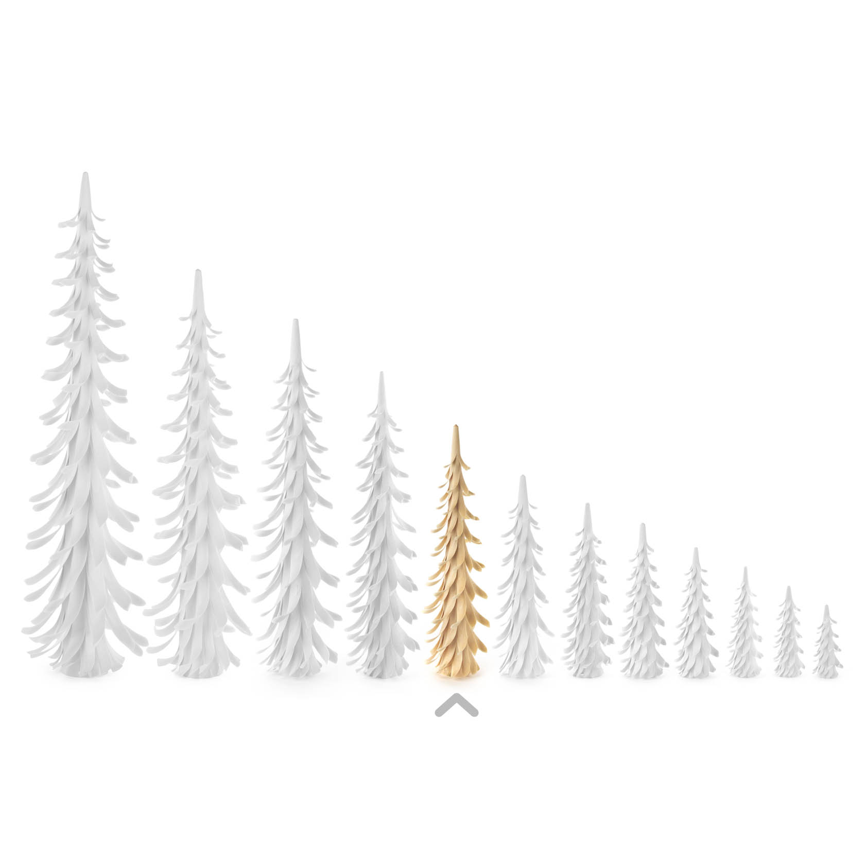 Eine Reihe von weißen Spiralbäumen mit variierender Größe; der zweitgrößte Baum ist goldfarben. Die Bäume haben ein modernes, minimalistisches Design.