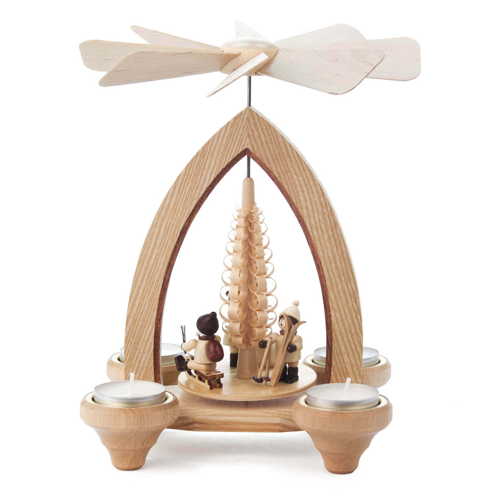 Holzpyramide mit Weihnachtsmann, winterlich gekleideten Kindern und Platz für Teelichter. Rotorblätter auf der Spitze für rotierende Bewegung.