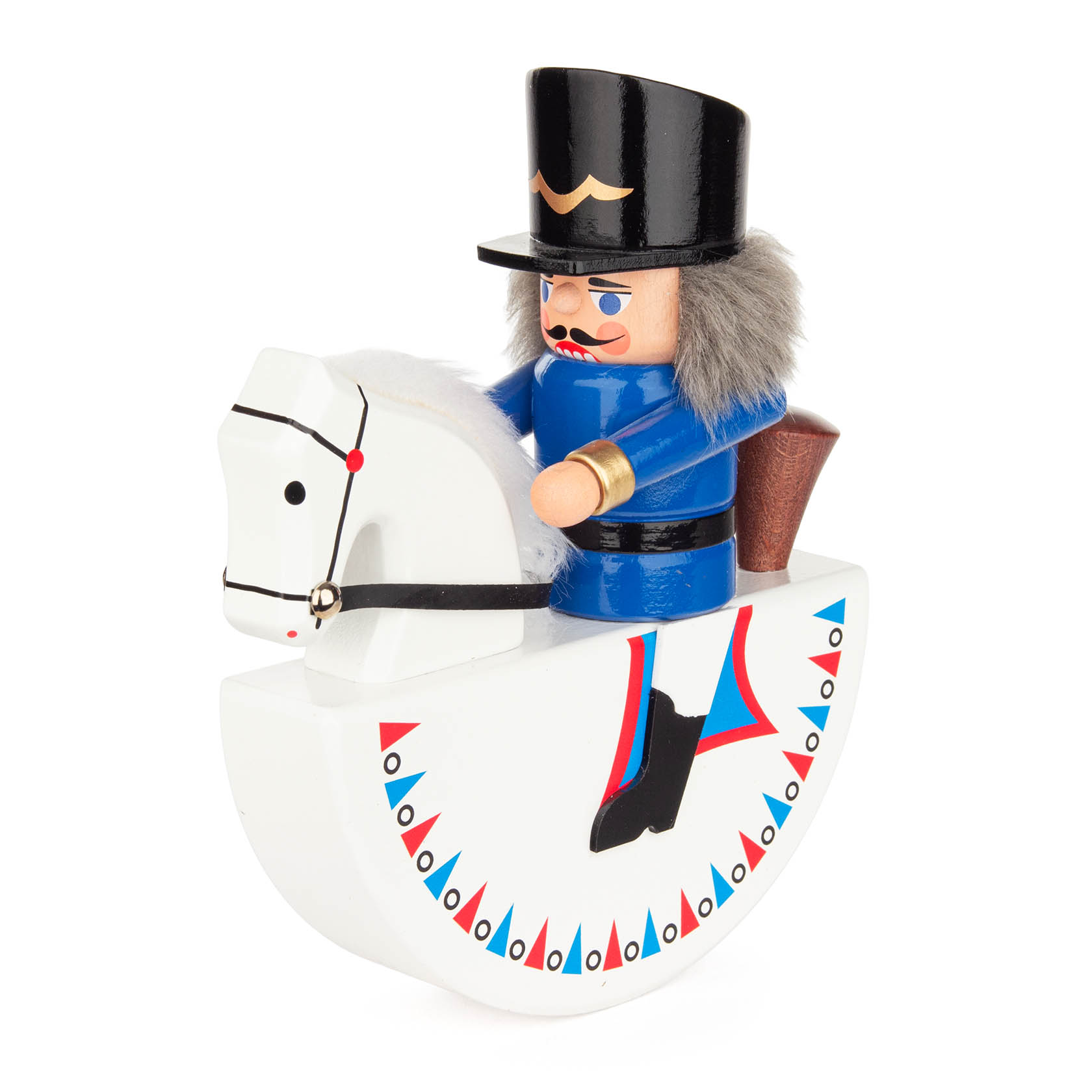 Ein 15 cm großer blau gekleideter Reiter auf einem weißen Schaukelpferd, mit schwarzem Hut und langen grauen Haaren. im Dregeno Online Shop günstig kaufen