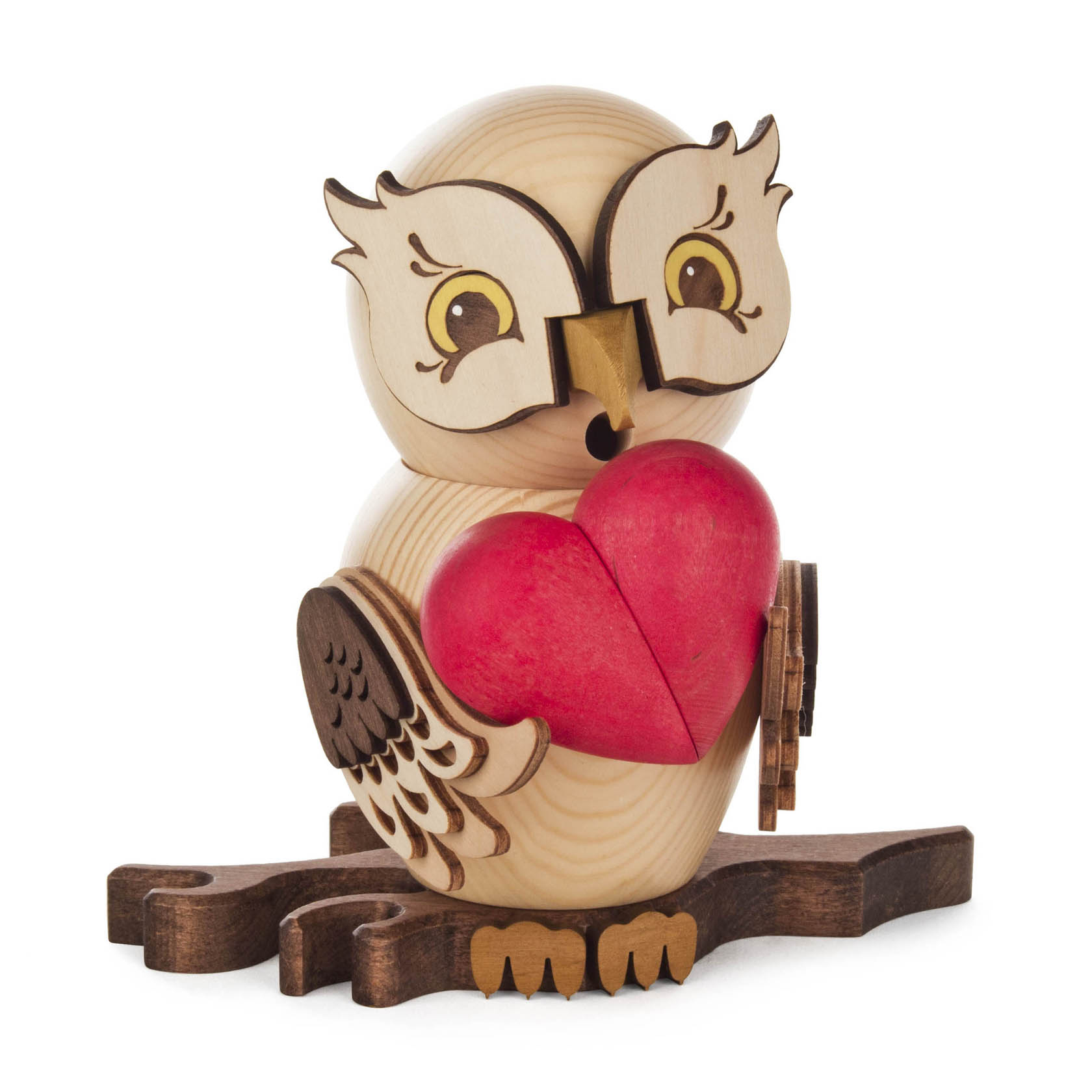 Holzeule mit großen Augen, die ein rotes Herz in den Flügeln hält, auf einer dunklen Holzplattform stehend. im Dregeno Online Shop günstig kaufen