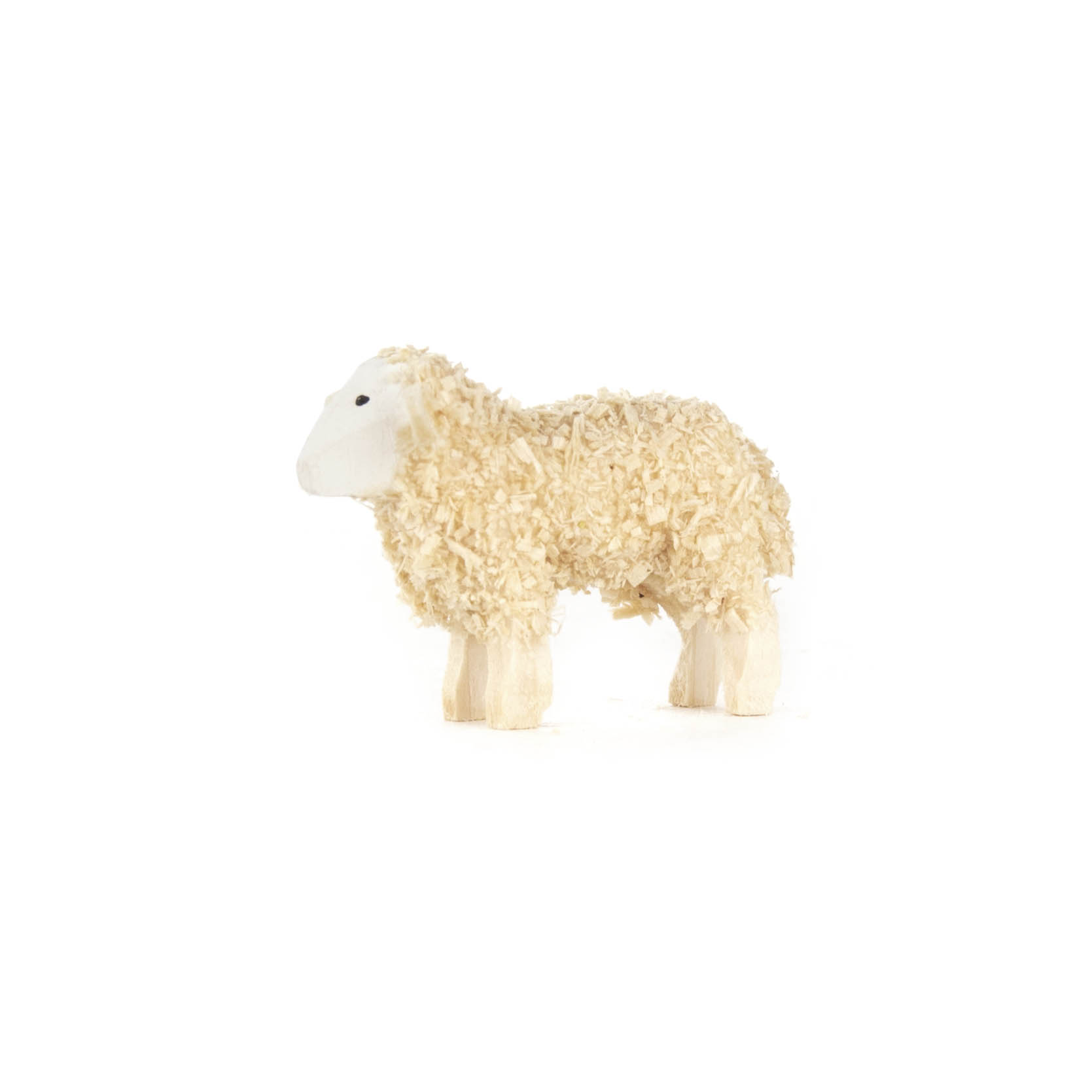 Ein kleines, handgefertigtes Deko-Schaf aus Holz mit weißem, texturiertem Körper und hellem Gesicht auf einem weißen Hintergrund. im Dregeno Online Shop günstig kaufen