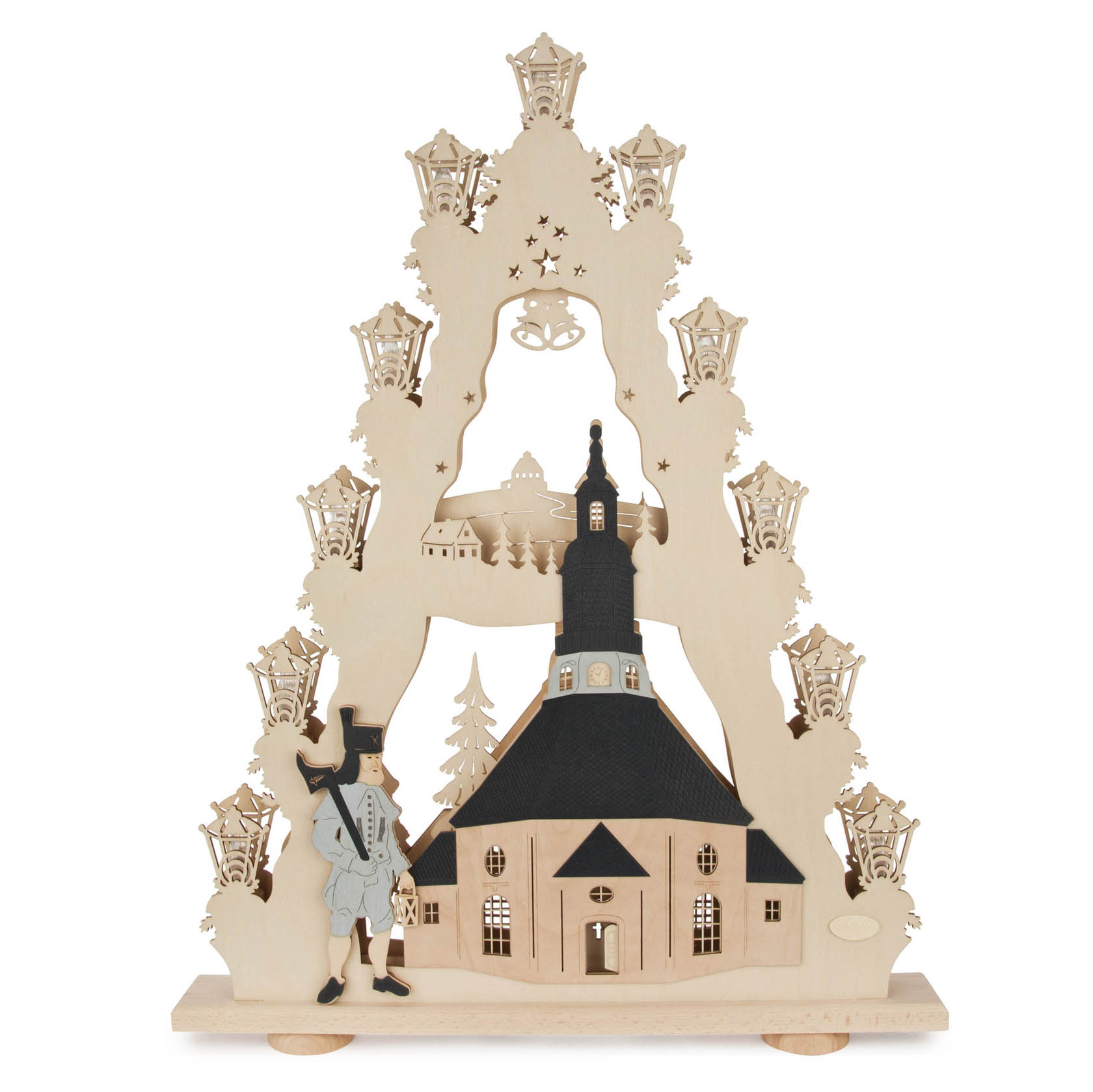 Ein Schwibbogen mit der Seiffener Kirche im Zentrum. Umgeben von filigran geschnitzten Details und LED-Leuchten. Ein traditioneller Bergmann am Fuß des Schwibbogens. im Dregeno Online Shop günstig kaufen