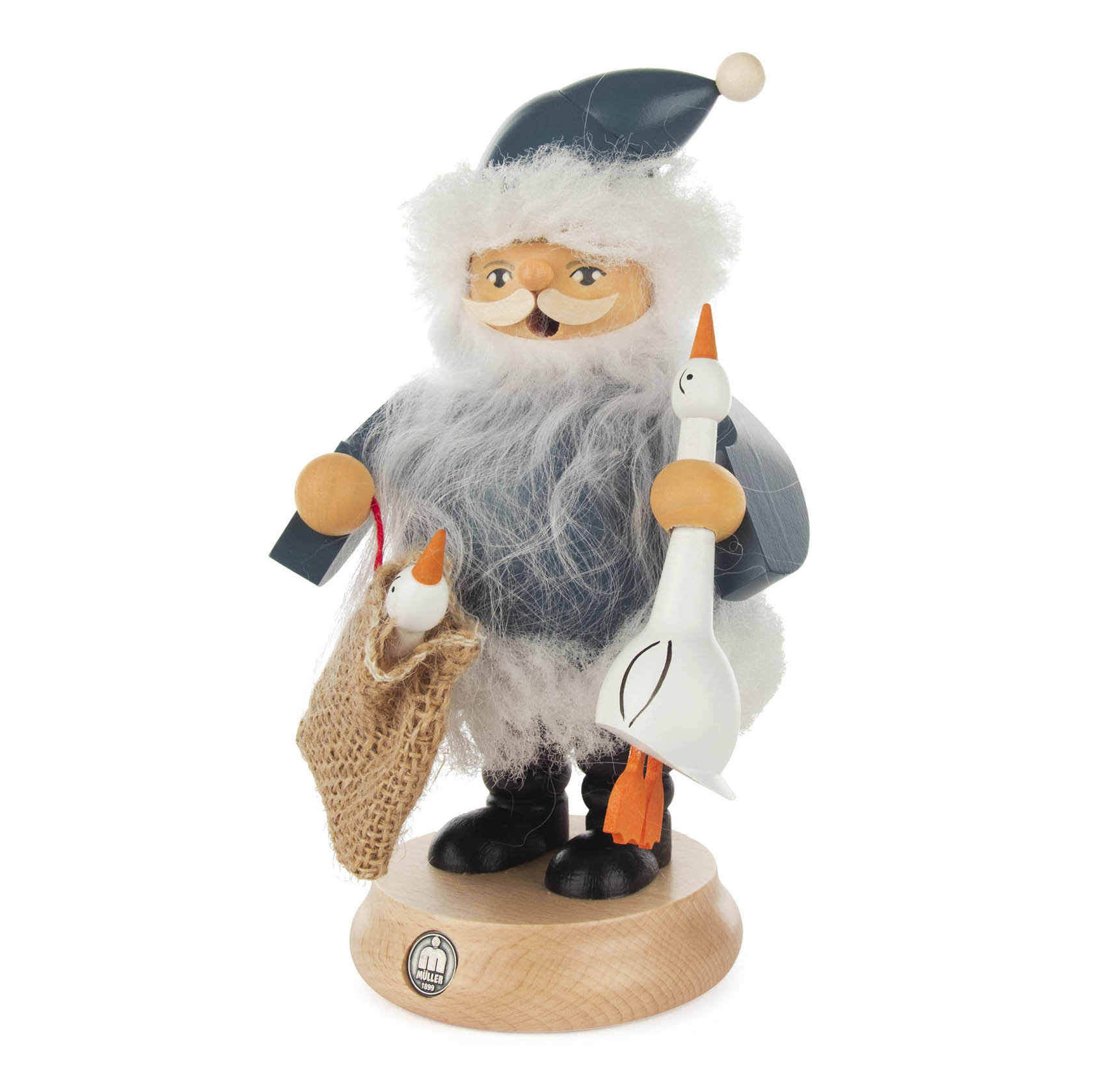 Ein Räuchermann in Form eines nordischen Weihnachtsmanns mit weißem Bart und blauer Kleidung, hält eine weiße Gans im Arm und ein Netz mit einer weiteren Gans. im Dregeno Online Shop günstig kaufen