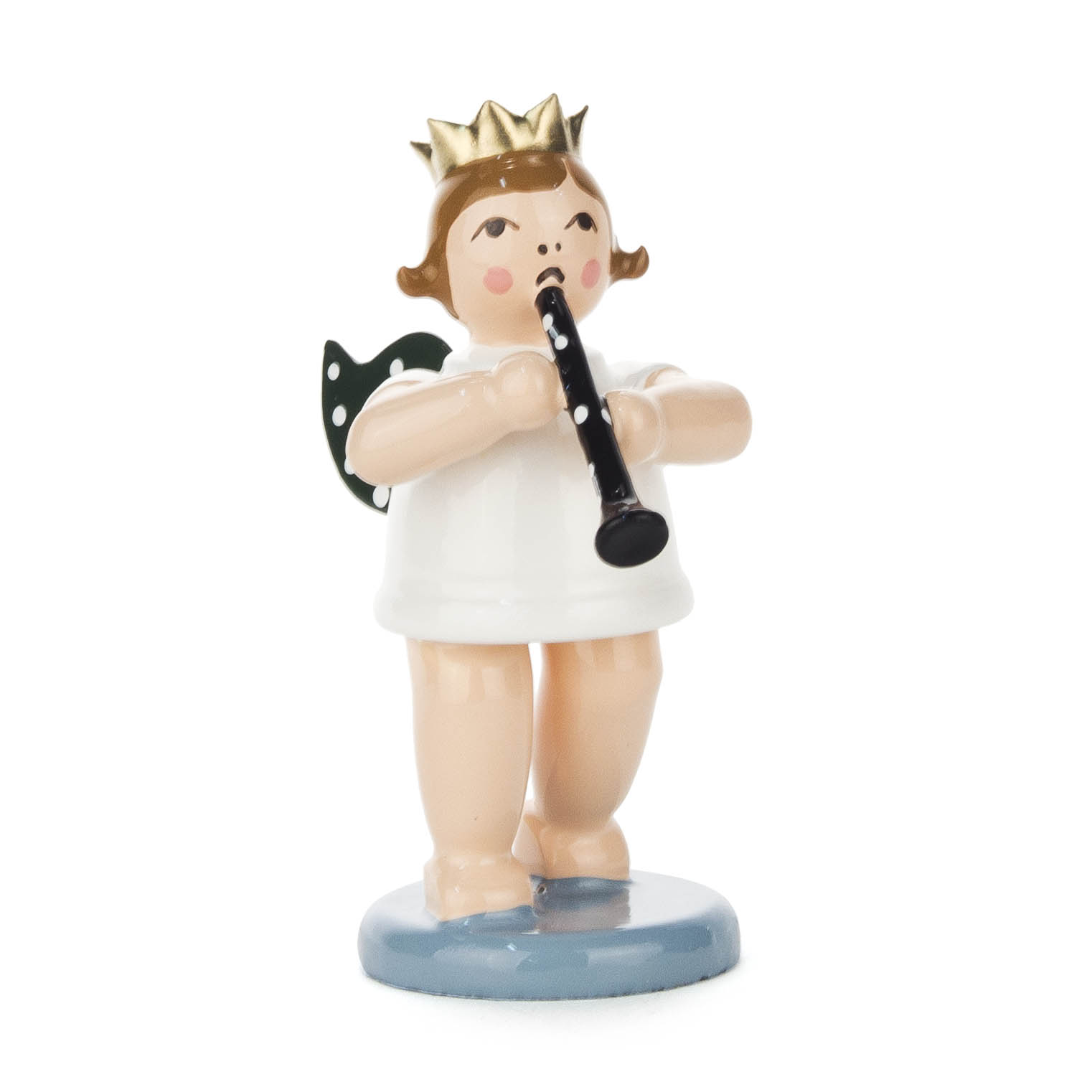 Eine Engel-Figur mit goldener Krone und grünen Flügeln spielt eine Klarinette. Der Engel trägt ein weißes Gewand und steht auf einem blauen Sockel. im Dregeno Online Shop günstig kaufen