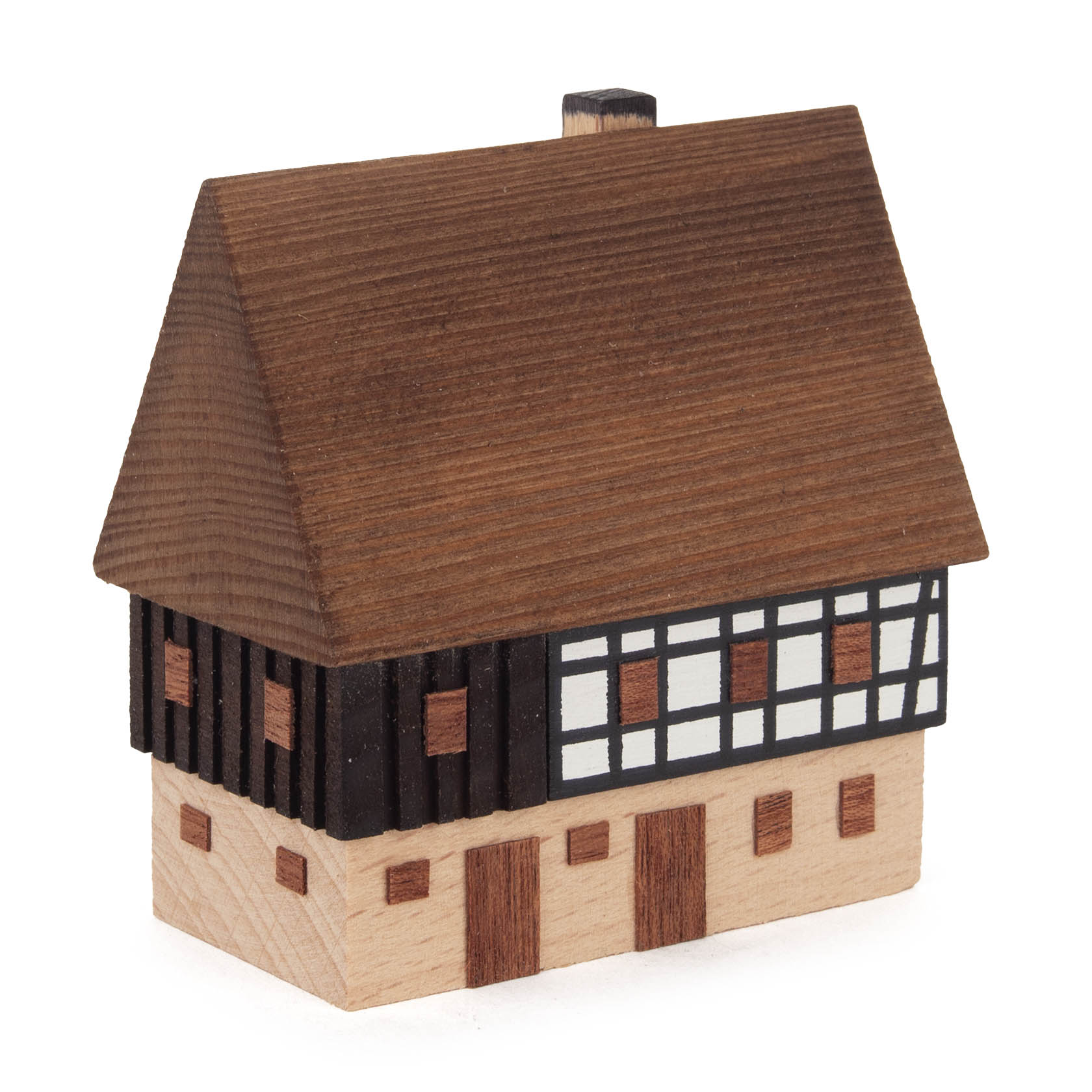 Zweistöckiges Modell eines Bauernhauses, der untere Sockel in natur, das obere Stockwerk mit schwarzem Fachwerk und weißen Feldern, Giebeldach. im Dregeno Online Shop günstig kaufen