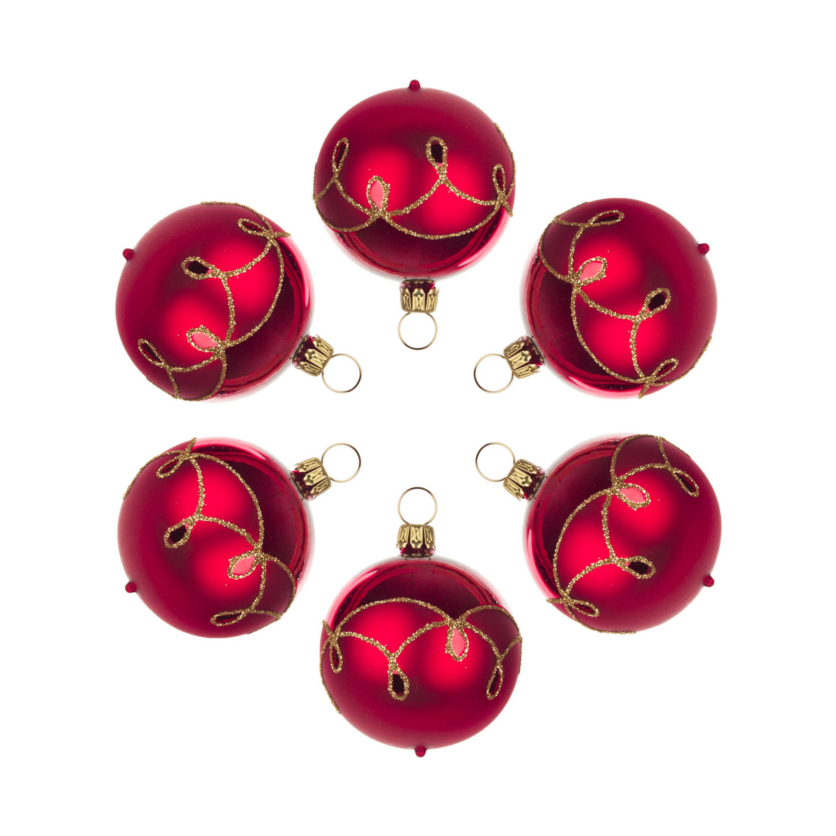 Sechs rote, matte Christbaumkugeln in einem kreisförmigen Muster mit goldenen Tropfenmustern verziert, jede Kugel besitzt eine goldene Aufhängung. im Dregeno Online Shop günstig kaufen
