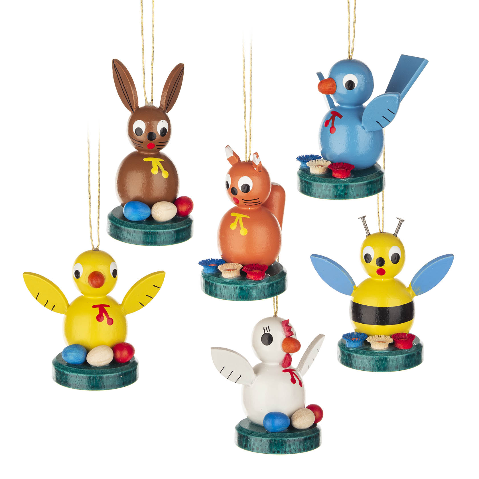 Fünf Holzfiguren in Form von Tieren auf grünen Sockeln: Hase, Katze, Vogel, Biene und Huhn. Jede Figur hat farbenfrohe Details und hängt an einem Faden. im Dregeno Online Shop günstig kaufen