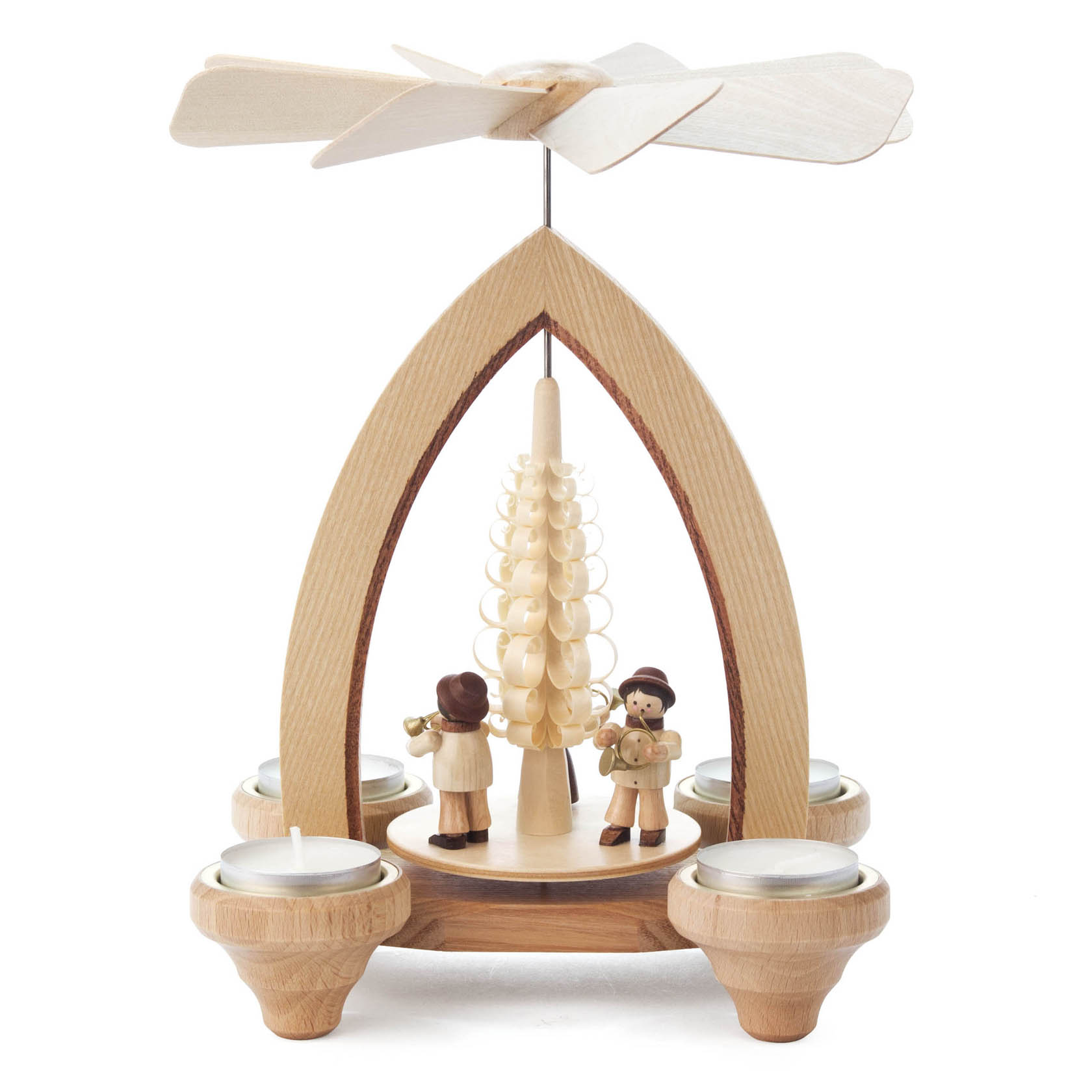 Holzpyramide mit drei Holzfiguren, die Blasinstrumente spielen, um eine zentrale Dekosäule. Vier Teelichtplätze und ein Rotorblatt an der Spitze.