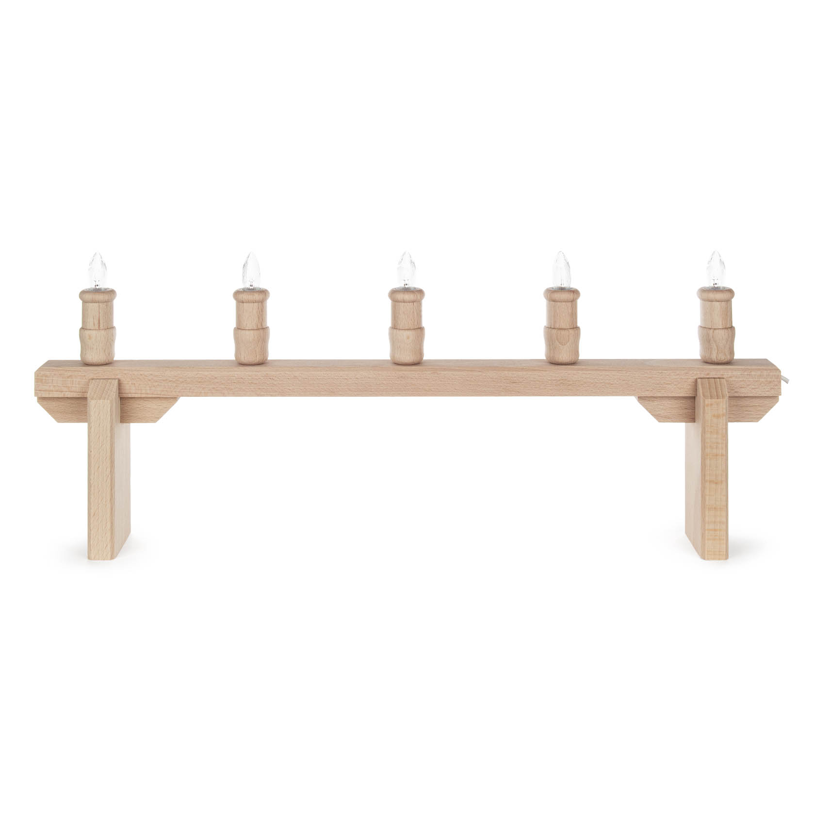 Holz-Lichterleiste mit fünf Riffelkerzen in 50 cm Breite. Jede Kerze leuchtet mit 55V/3W. Die Holzelemente haben eine Höhe von 13 cm bis 20 cm. im Dregeno Online Shop günstig kaufen