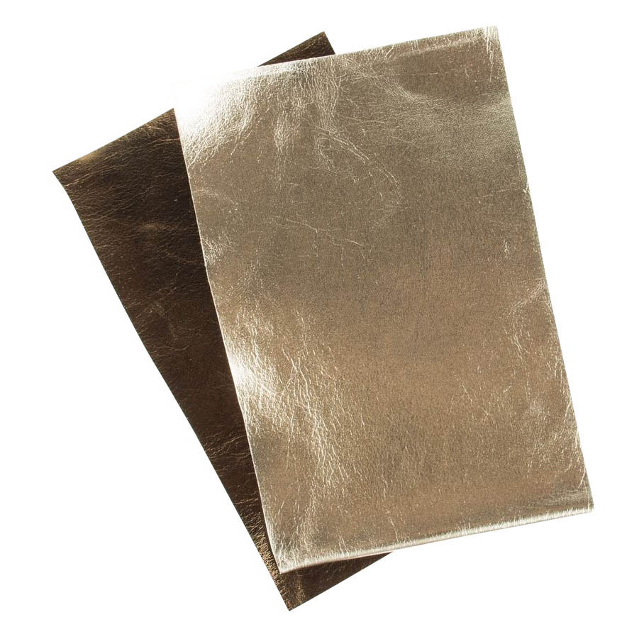 Zwei rechteckige Kunstleder-Zuschnitte in den Farben Gold und Kaschmir übereinanderliegend. im Dregeno Online Shop günstig kaufen