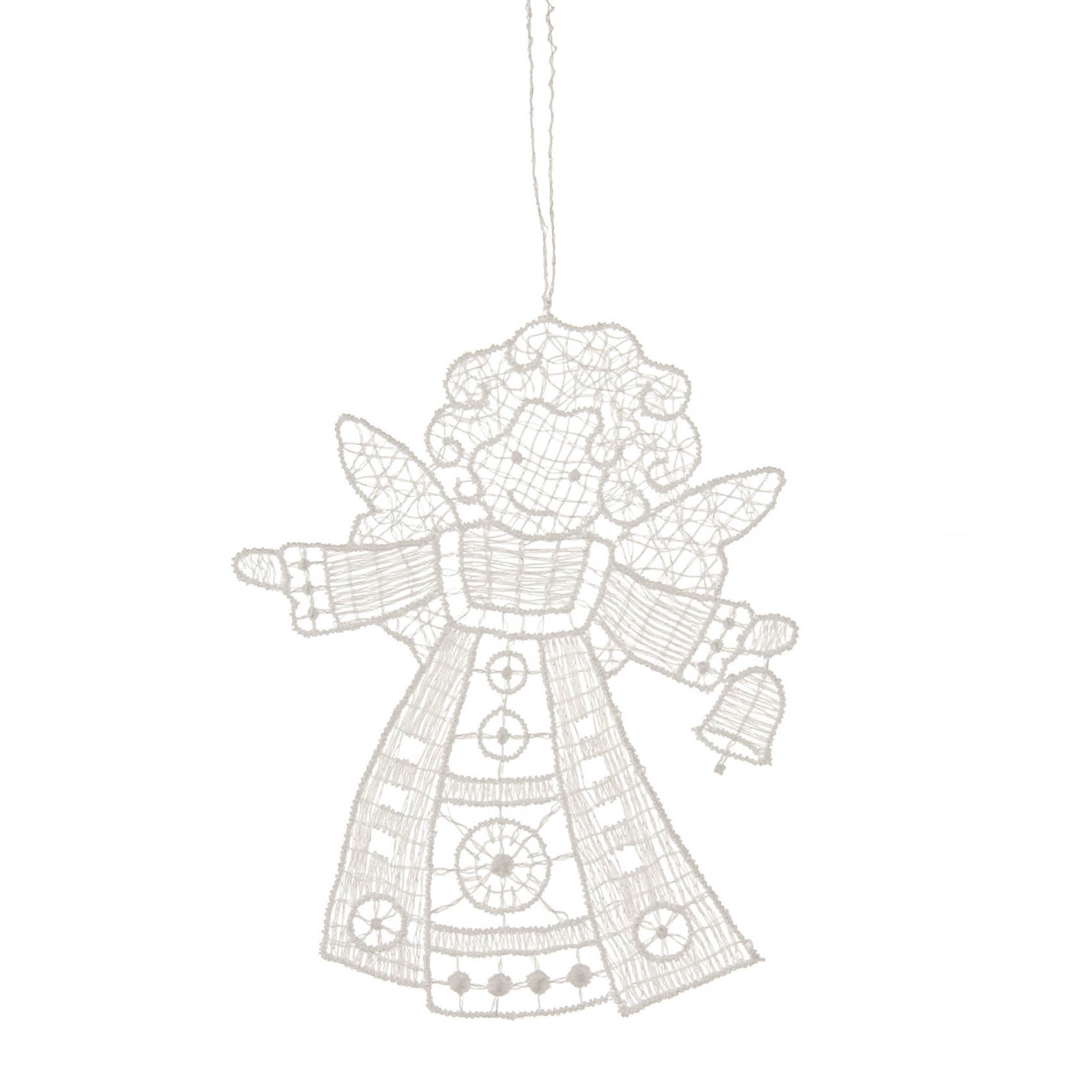 Ein filigran gearbeiteter Engel aus Plauener Spitze, der eine Glocke in der rechten Hand hält. Der Engel hat Flügel und trägt ein Kleid mit Ornamenten. im Dregeno Online Shop günstig kaufen