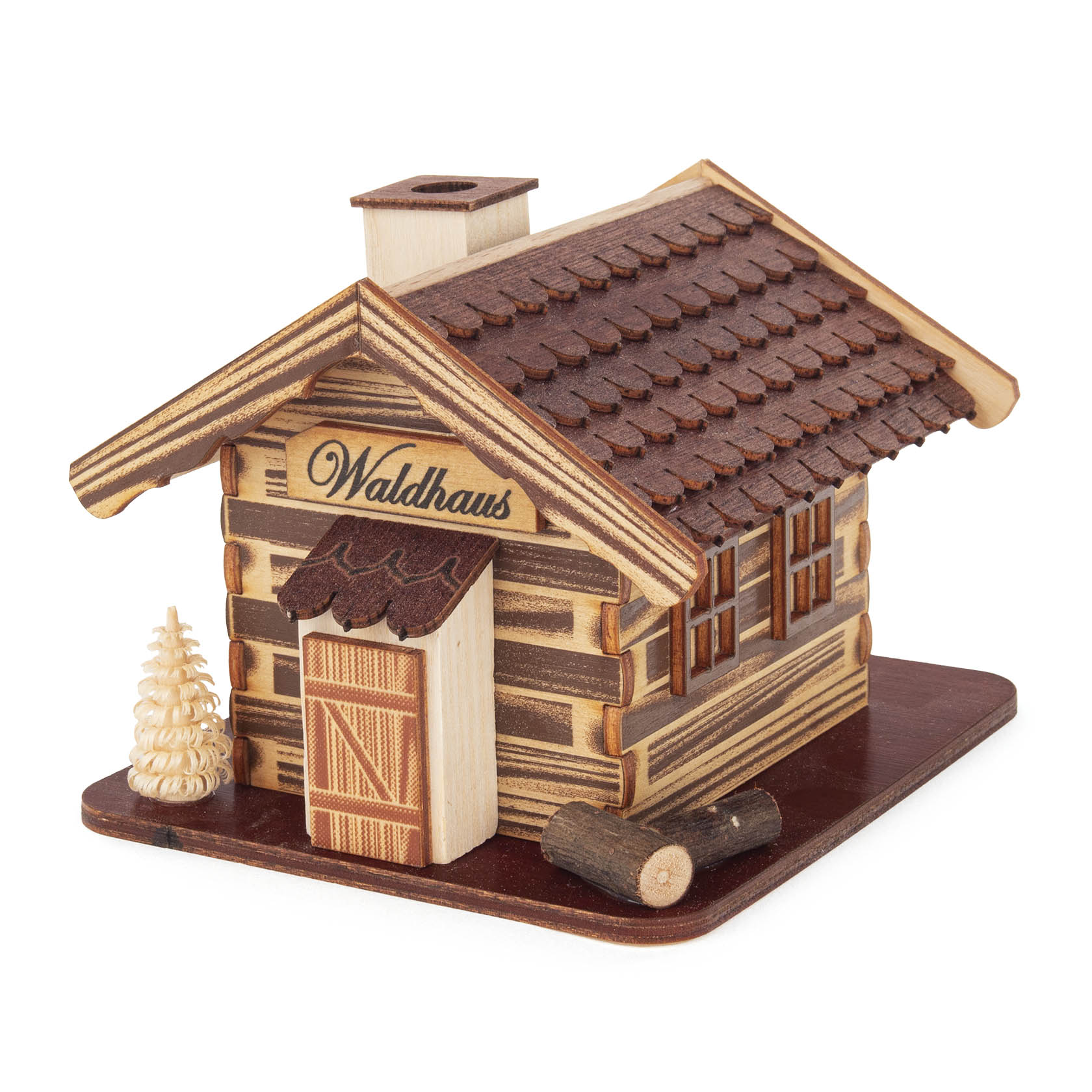 Ein dekoratives Räucherhaus in Form eines kleinen Holzhauses mit dem Schriftzug 'Waldhaus' über der Tür, umgeben von einem Baumstamm und einem kleinen Baum. im Dregeno Online Shop günstig kaufen