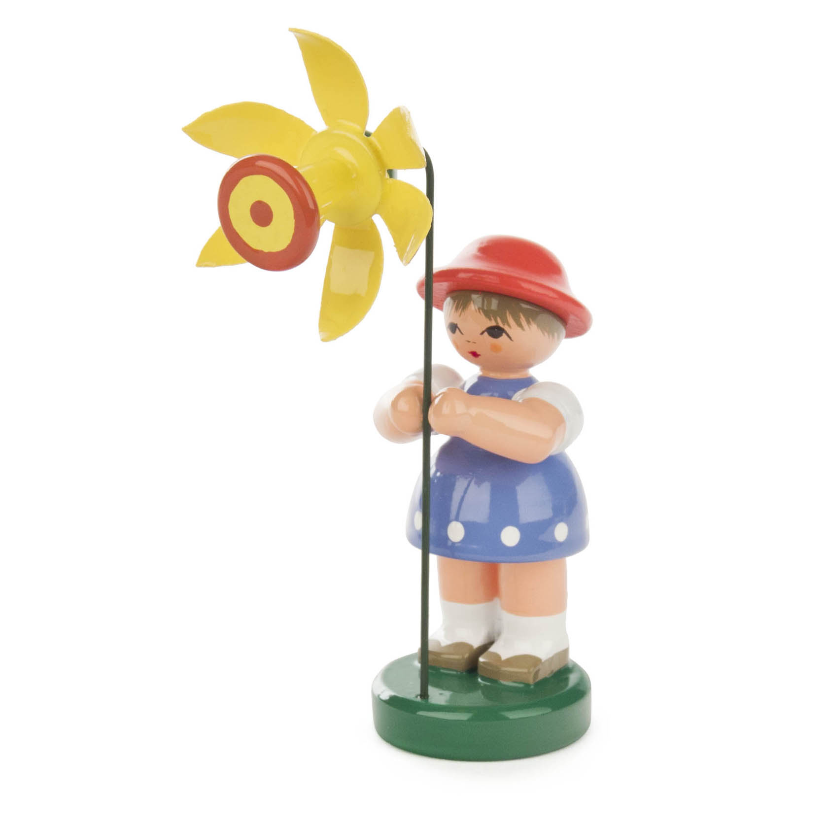 Holzfigur eines Mädchens in einem blauen Kleid mit weißen Punkten und einem roten Hut. Sie hält eine gelbe Blume mit orangefarbenem Zentrum. im Dregeno Online Shop günstig kaufen