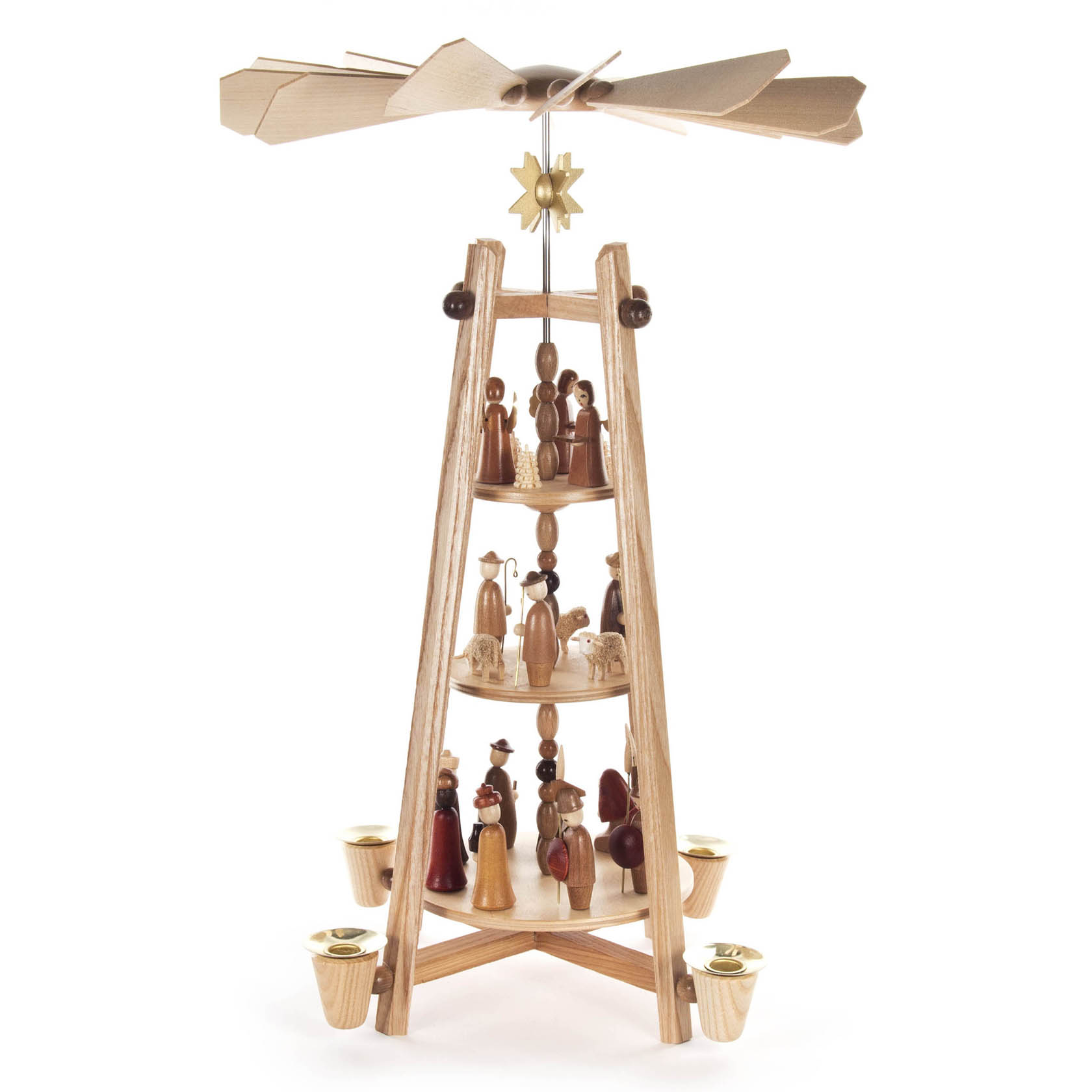 Holzpyramide in Form eines dreistufigen Turms mit Figuren der biblischen Geburt Christi. Die Pyramide hat Flügeln an der Spitze und Halterungen für Kerzen.