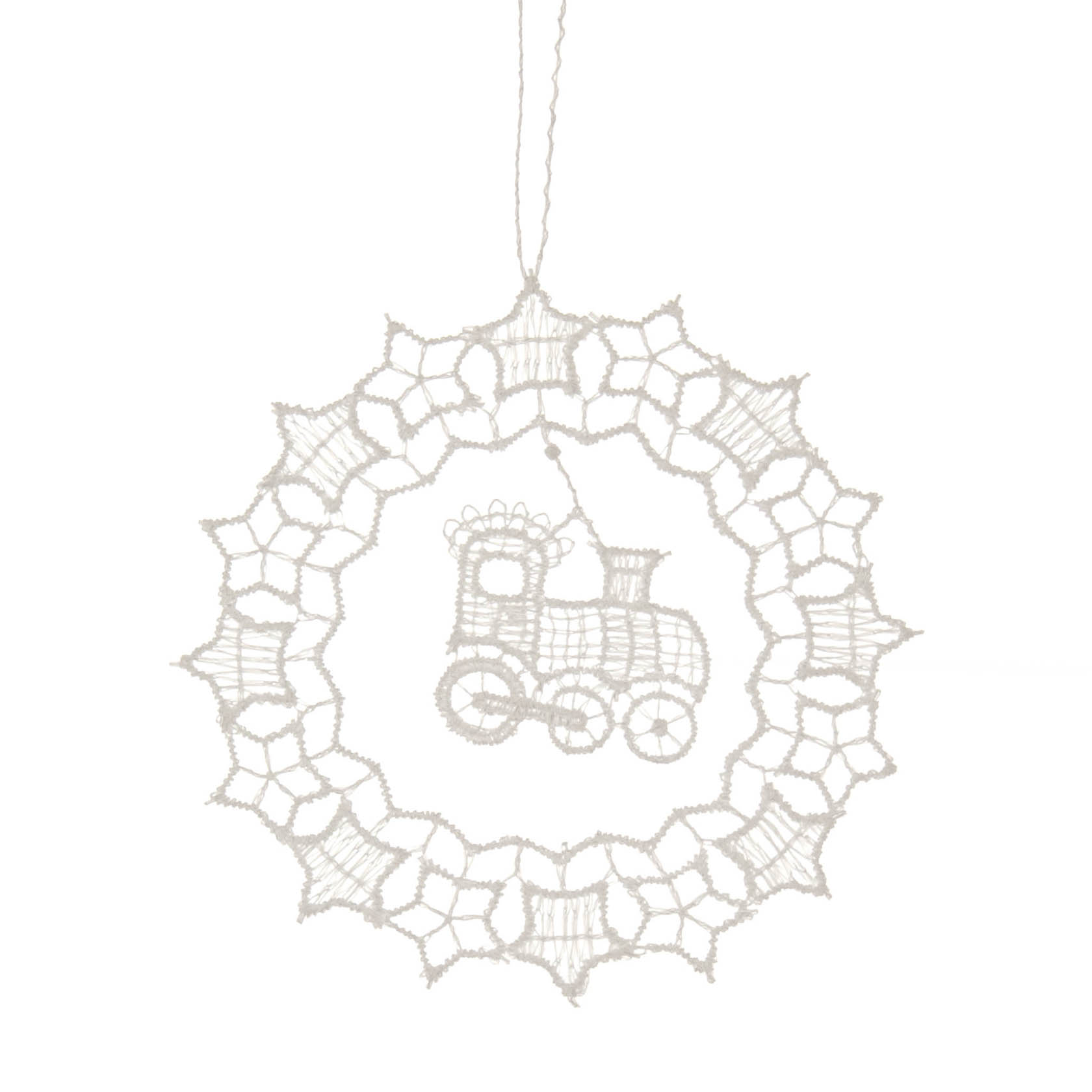 Behang-Kugel mit einer Lokomotive aus weißer Plauener Spitze, detailreich gearbeitet und kreisförmig. im Dregeno Online Shop günstig kaufen