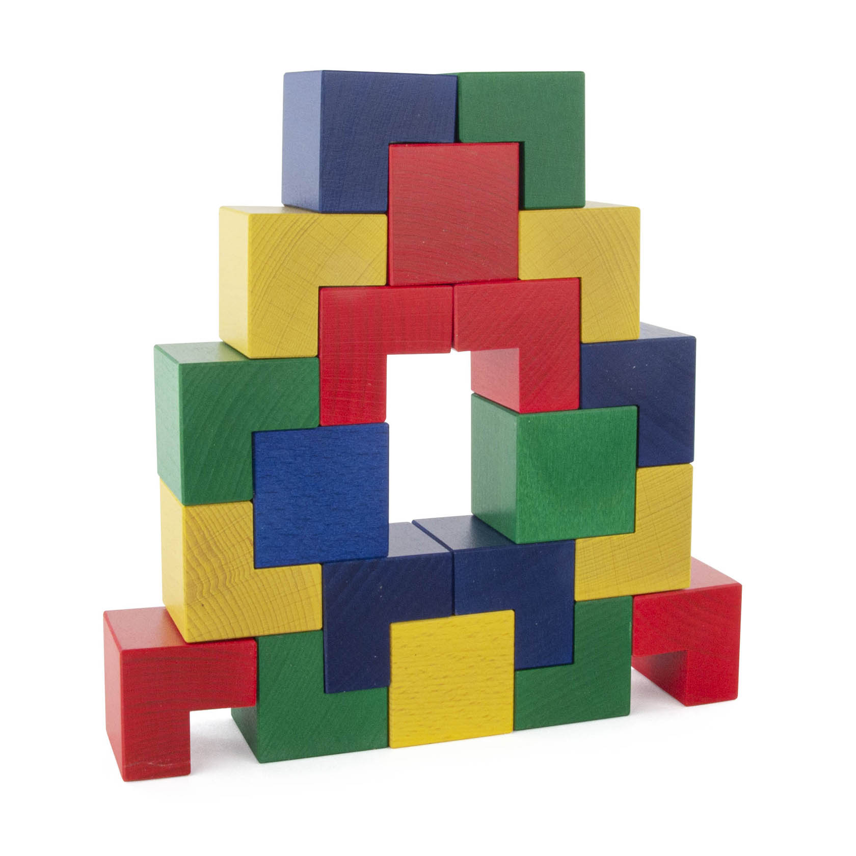Eine bunte Konstruktion aus Holzbausteinen, bestehend aus roten, gelben, blauen und grünen Blöcken, die zu einem Bogen mit Hohlraum in der Mitte zusammengesetzt sind.