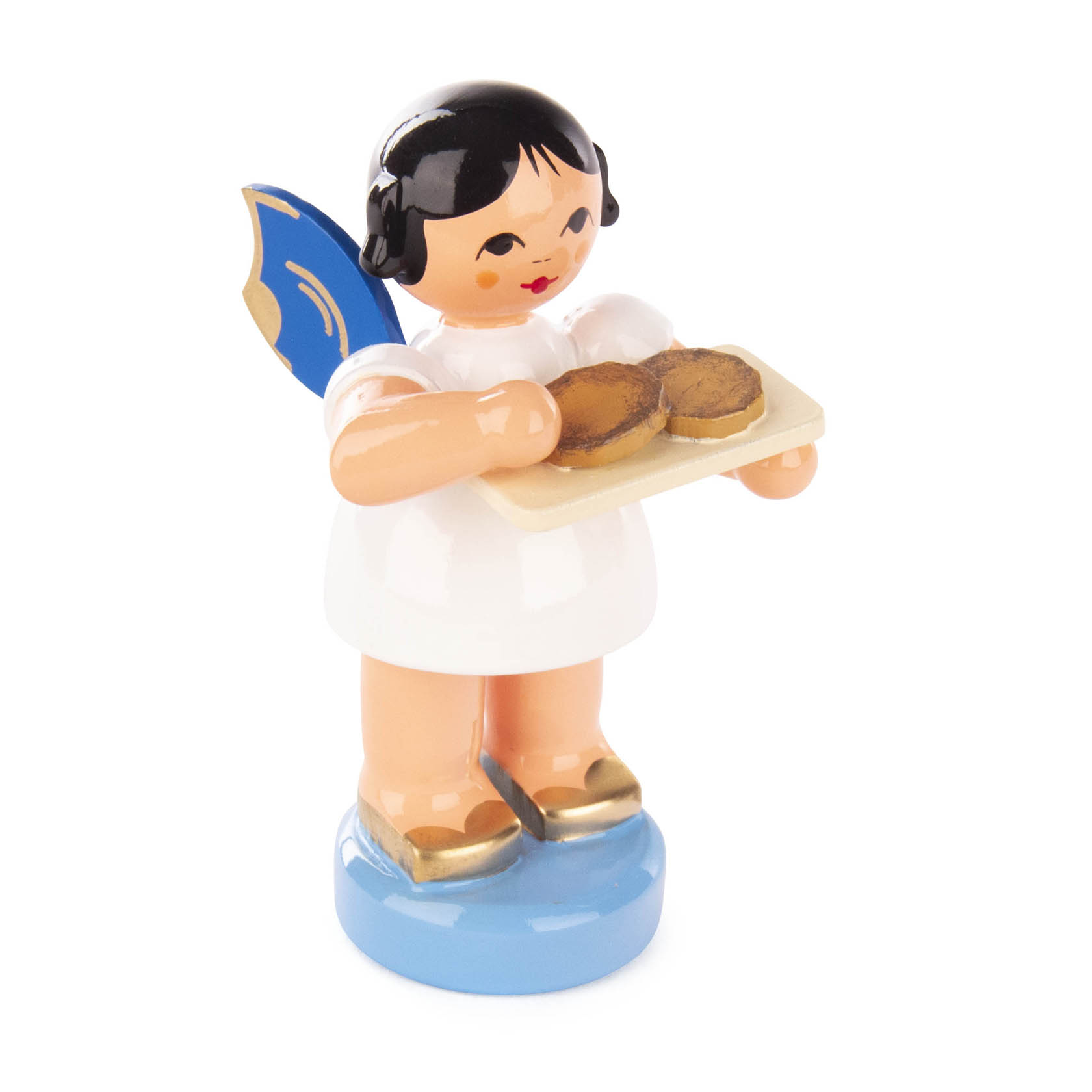 Holzfigur eines Engels mit blauen Flügeln, der auf einem Sockel steht und ein Tablett mit zwei goldbraunen Stücken hält. im Dregeno Online Shop günstig kaufen