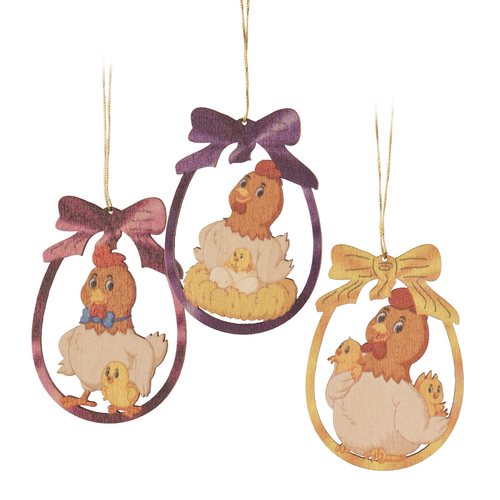 Drei hölzerne Osterdekorationen in Eiform mit Hühnern und Küken, verziert mit Schleifen und zum Aufhängen geeignet. im Dregeno Online Shop günstig kaufen