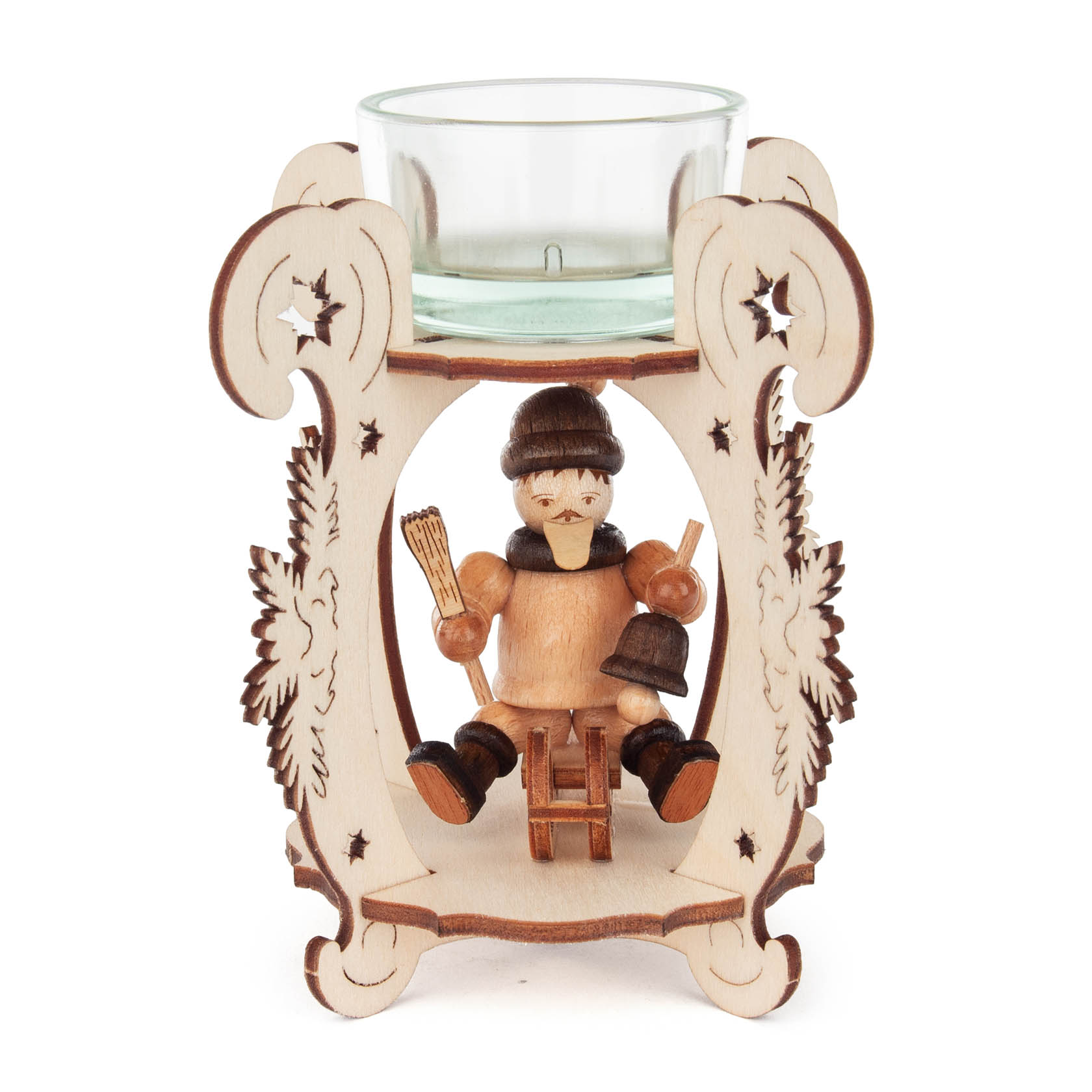 Holzteelichthalter mit eingearbeitetem Weihnachtsmann auf einem Schlitten, verziert mit Sternen und Ornamenten. Oben sitzt ein Glas für ein Teelicht. im Dregeno Online Shop günstig kaufen