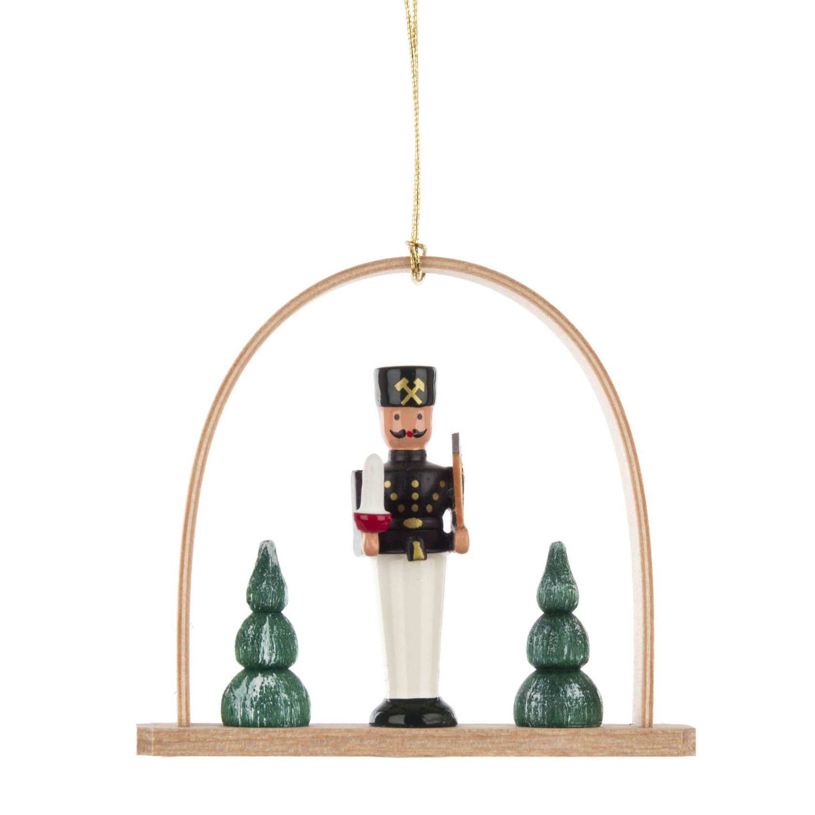 Hängedekoration eines Bergmanns in traditioneller Uniform mit Pickel, unter einem Holzbogen mit zwei grünen Kirschbäumen. im Dregeno Online Shop günstig kaufen