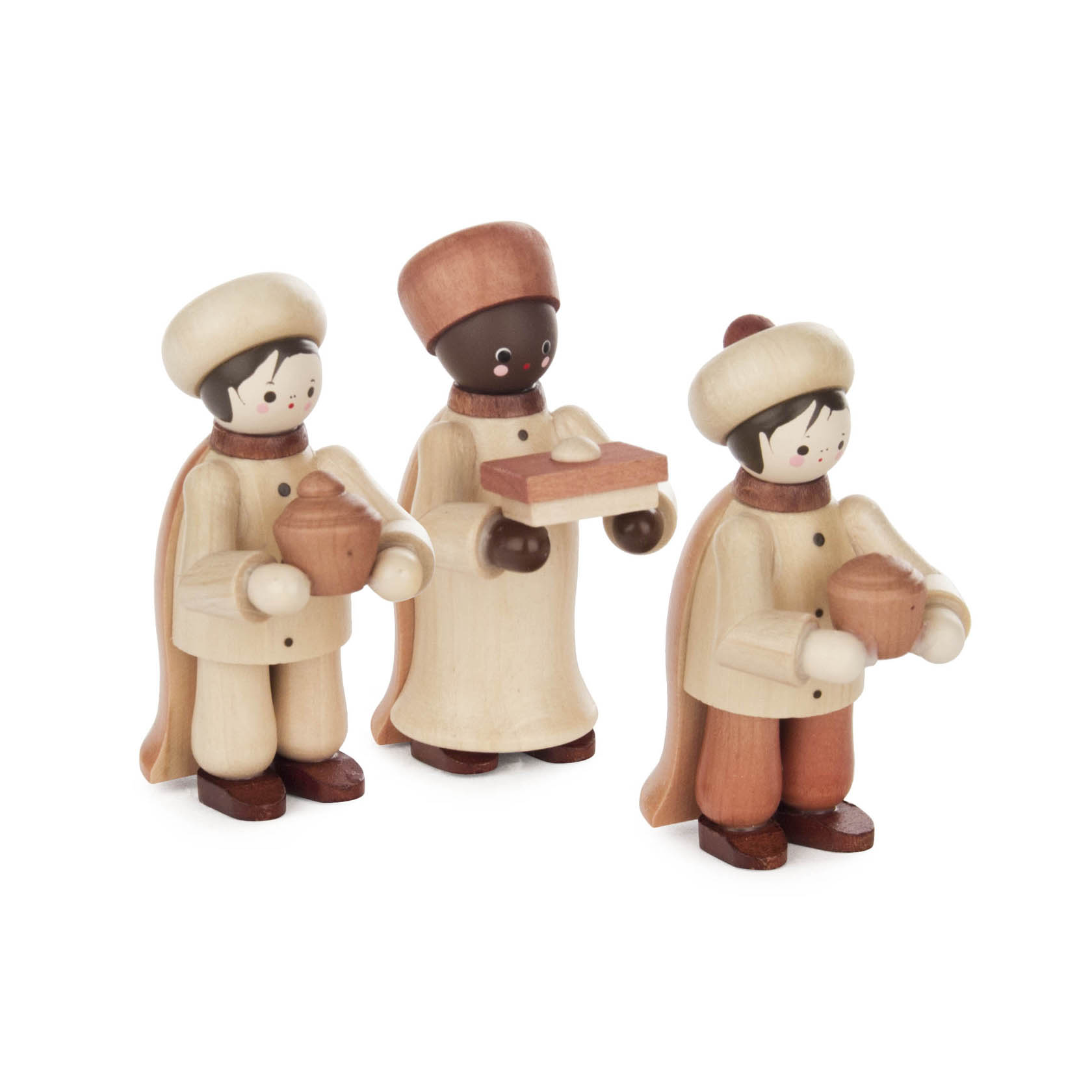 Drei hölzerne Figuren der Heiligen Drei Könige in natürlicher Holzfarbe mit Umhängen und Geschenken in den Händen. im Dregeno Online Shop günstig kaufen