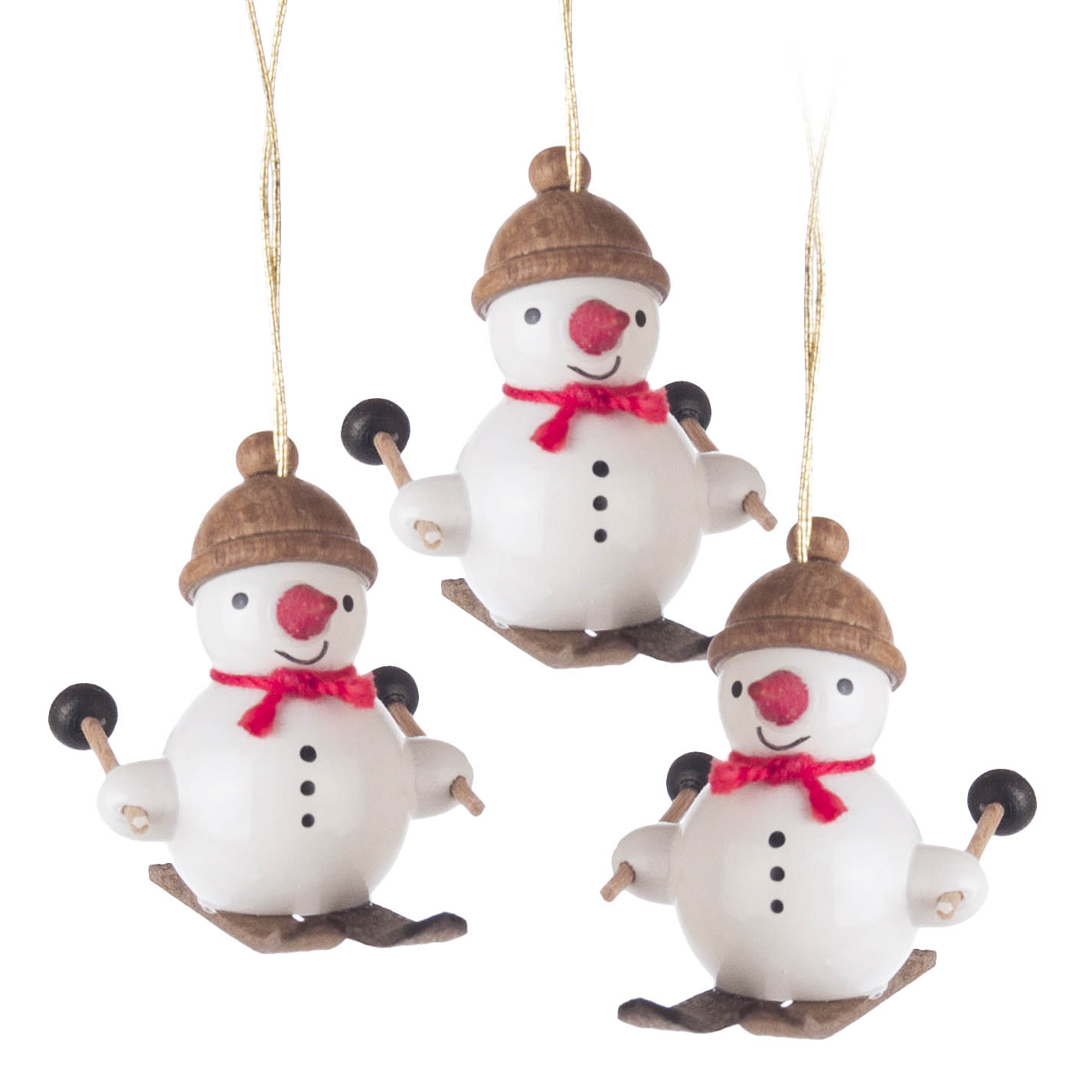 Drei kleine Schneemannfiguren mit roten Nasen und Schals, braunen Hüten und Skiern, dekorativ an goldenen Fäden aufgehängt. im Dregeno Online Shop günstig kaufen