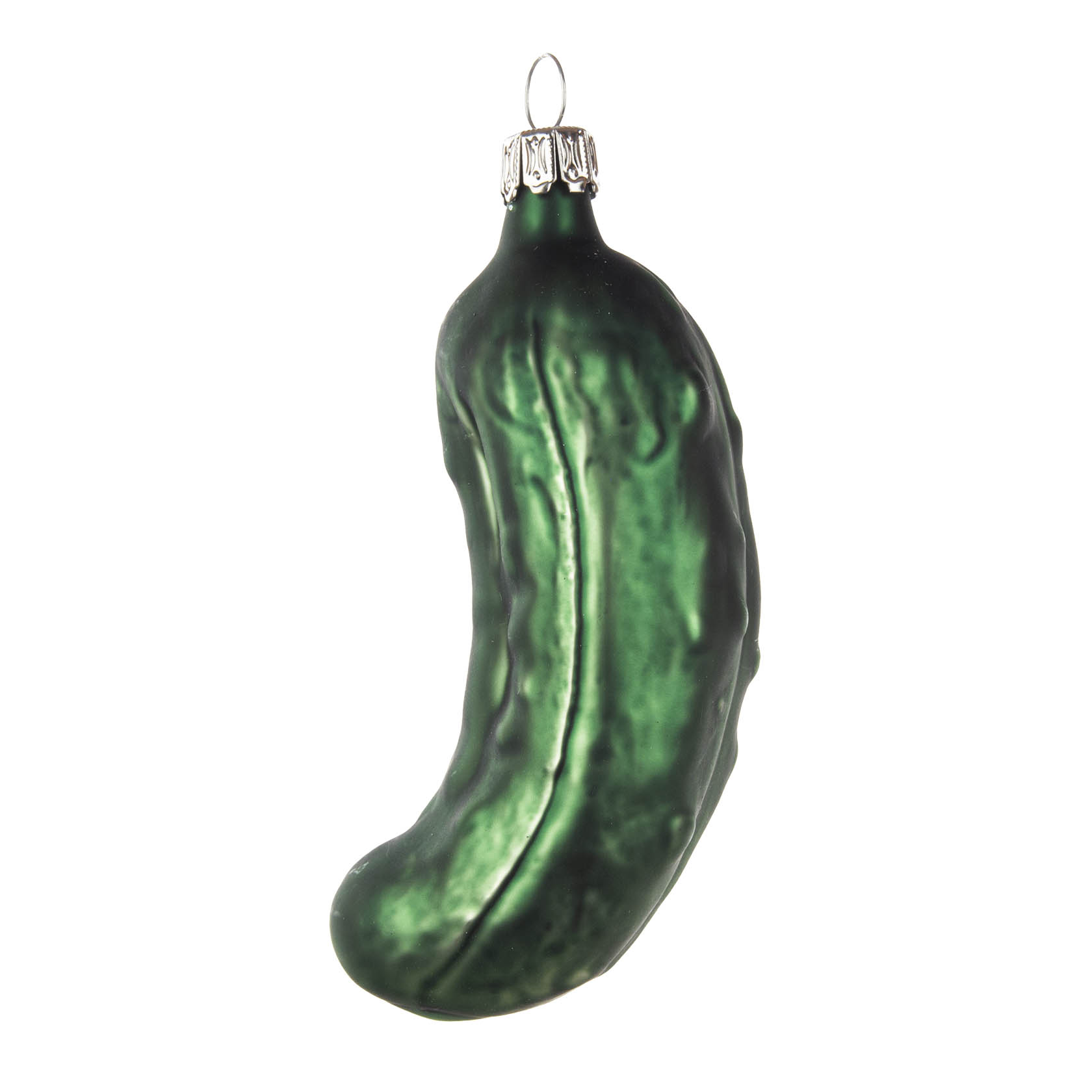 A large green pickle-shaped Christmas ornament with a glossy finish and a silver hanging cap. im Dregeno Online Shop günstig kaufen