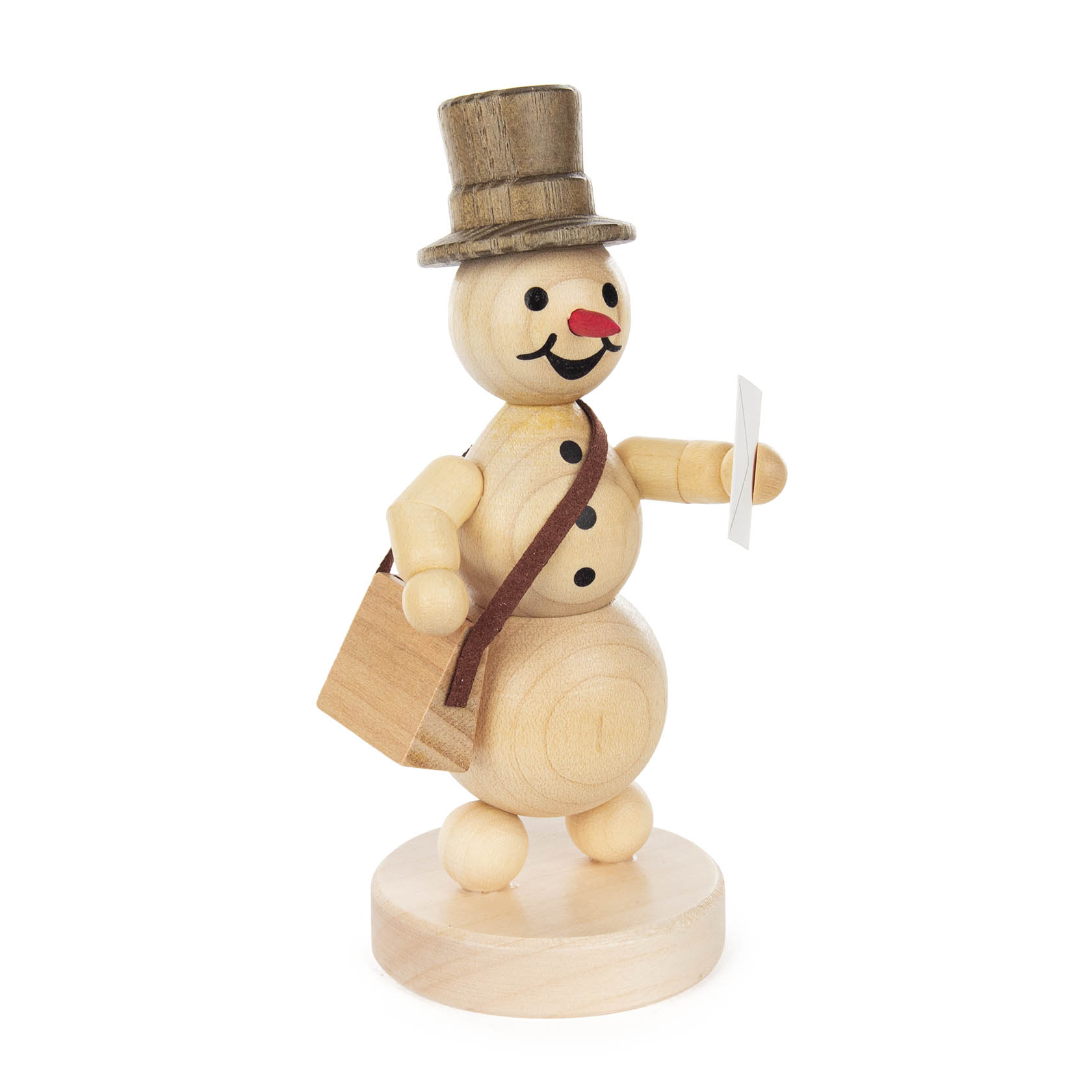 Holzfigur eines Schneemanns mit Zylinder, roter Nase und schwarzer Knopfleiste. Der Schneemann hält einen Brief und trägt eine Umhängetasche. im Dregeno Online Shop günstig kaufen