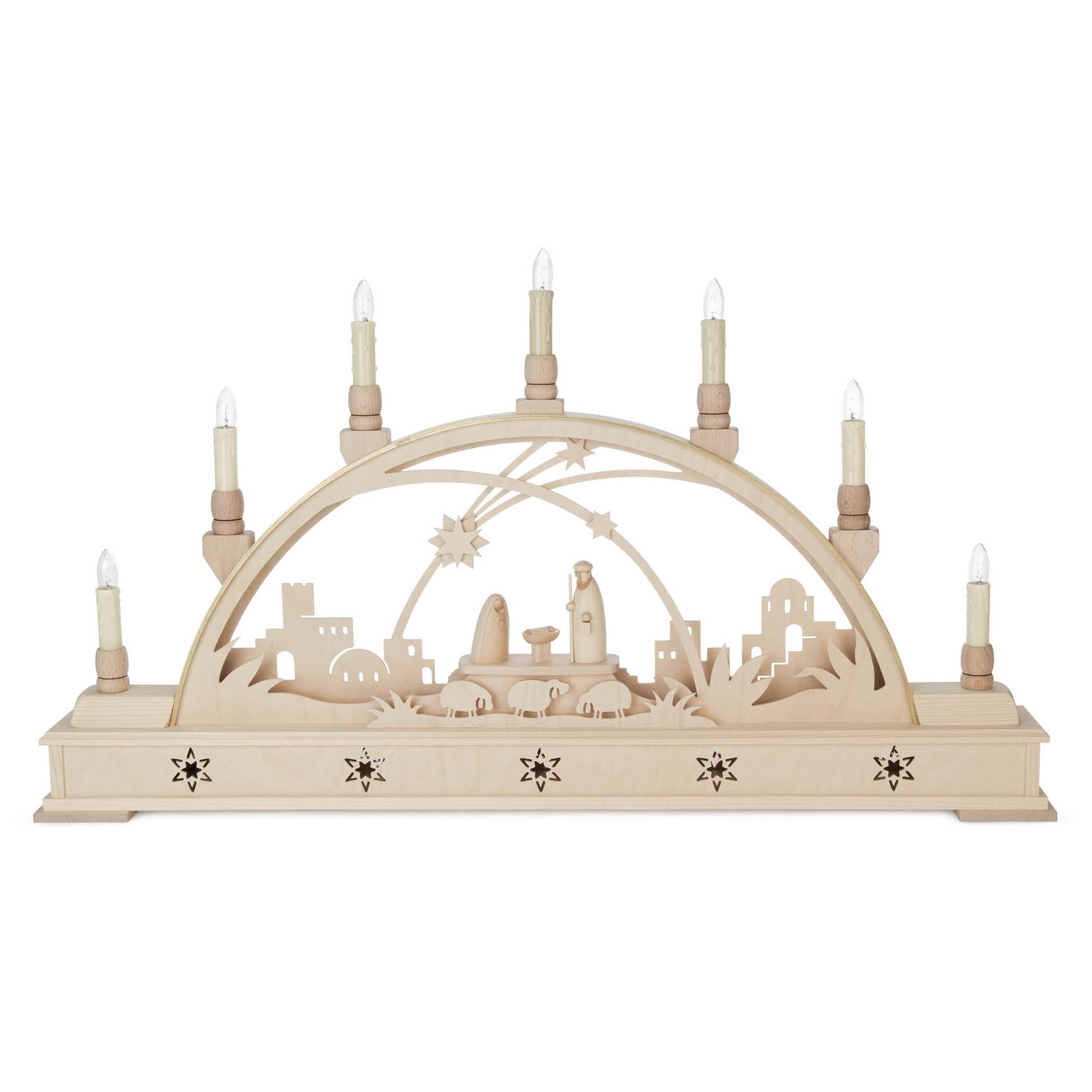 Ein Schwibbogen aus Holz zeigt die Szene der Christi Geburt. Figuren von Maria, Josef und dem Christkind sind zu sehen, umgeben von Sternen und Gebäuden. Der Bogen ist elektrisch beleuchtet mit mehreren Kerzen. im Dregeno Online Shop günstig kaufen