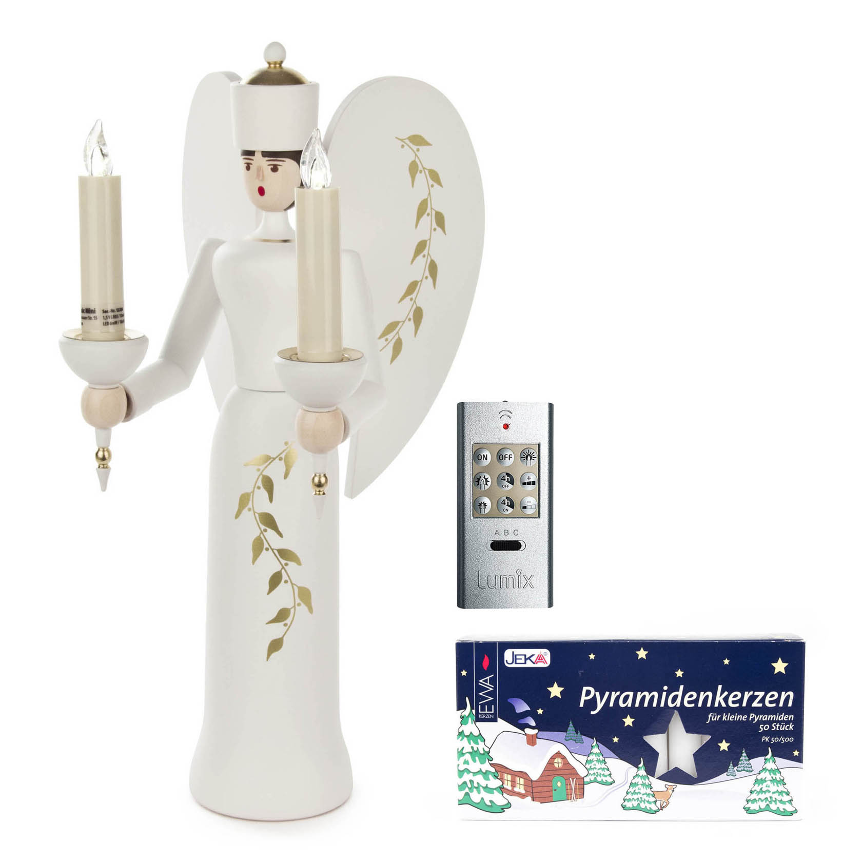Ein weißer Engel mit goldenen floralen Mustern hält zwei elektrische Kerzen. Daneben eine LUMIX Fernbedienung und eine Packung mit Wachskerzen. im Dregeno Online Shop günstig kaufen