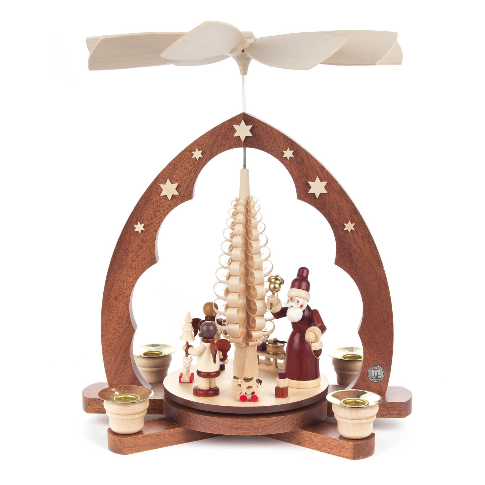 Holzpyramide mit weihnachtlicher Szene, inklusive Weihnachtsmann, Wichtel und Baum, dreht sich durch Kerzenwärme. im Dregeno Online Shop günstig kaufen