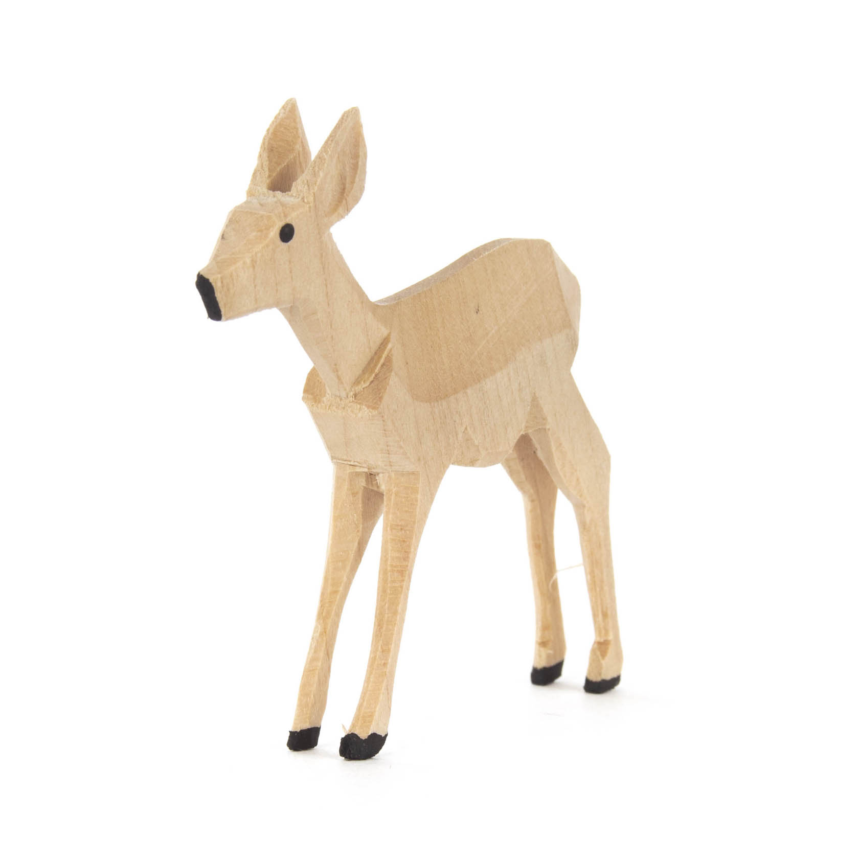 Holzgeschnitztes Reh steht mit erhobenem Kopf und großen schwarzen Augen, wirkt aufmerksam und wachsam. im Dregeno Online Shop günstig kaufen