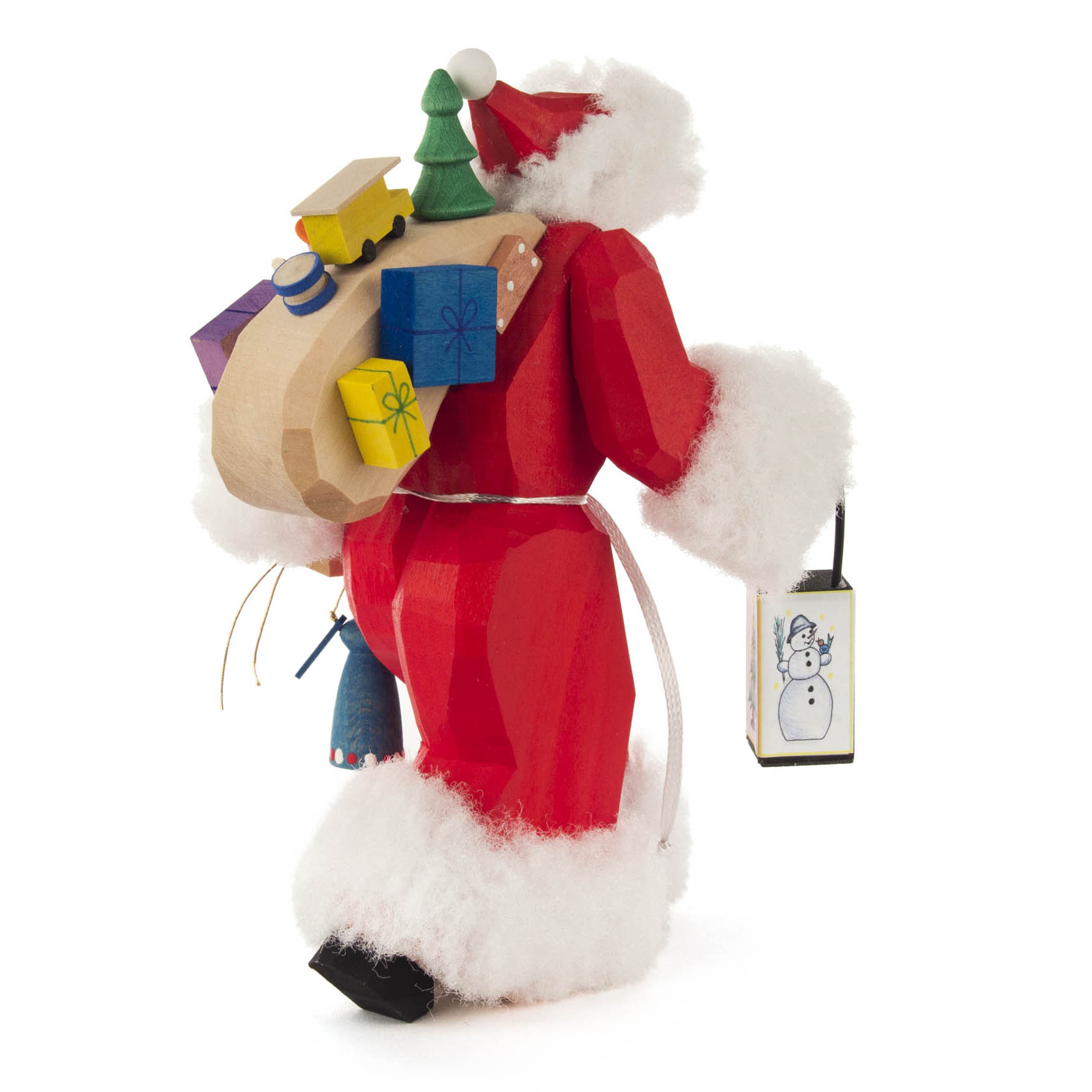 Handgeschnitzter Weihnachtsmann in rotem Gewand mit weißem Fellbesatz, trägt einen prall gefüllten Geschenkesack und hält eine Laterne mit Schneemannmotiv.